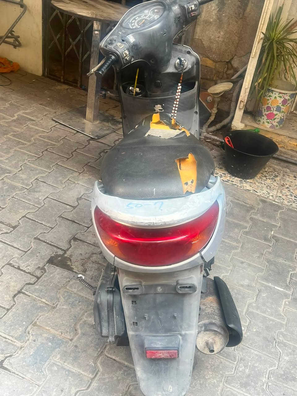 للبيع بريز مصار اسهر نازله رمبه بس بيها ملاحضات الدراجه مكينه خير من الله نكره سلف مكينه خريه شلعه معدل فول السعر 600وبيها مجالرعنوان الاعظميه شواي يتصل ***********
