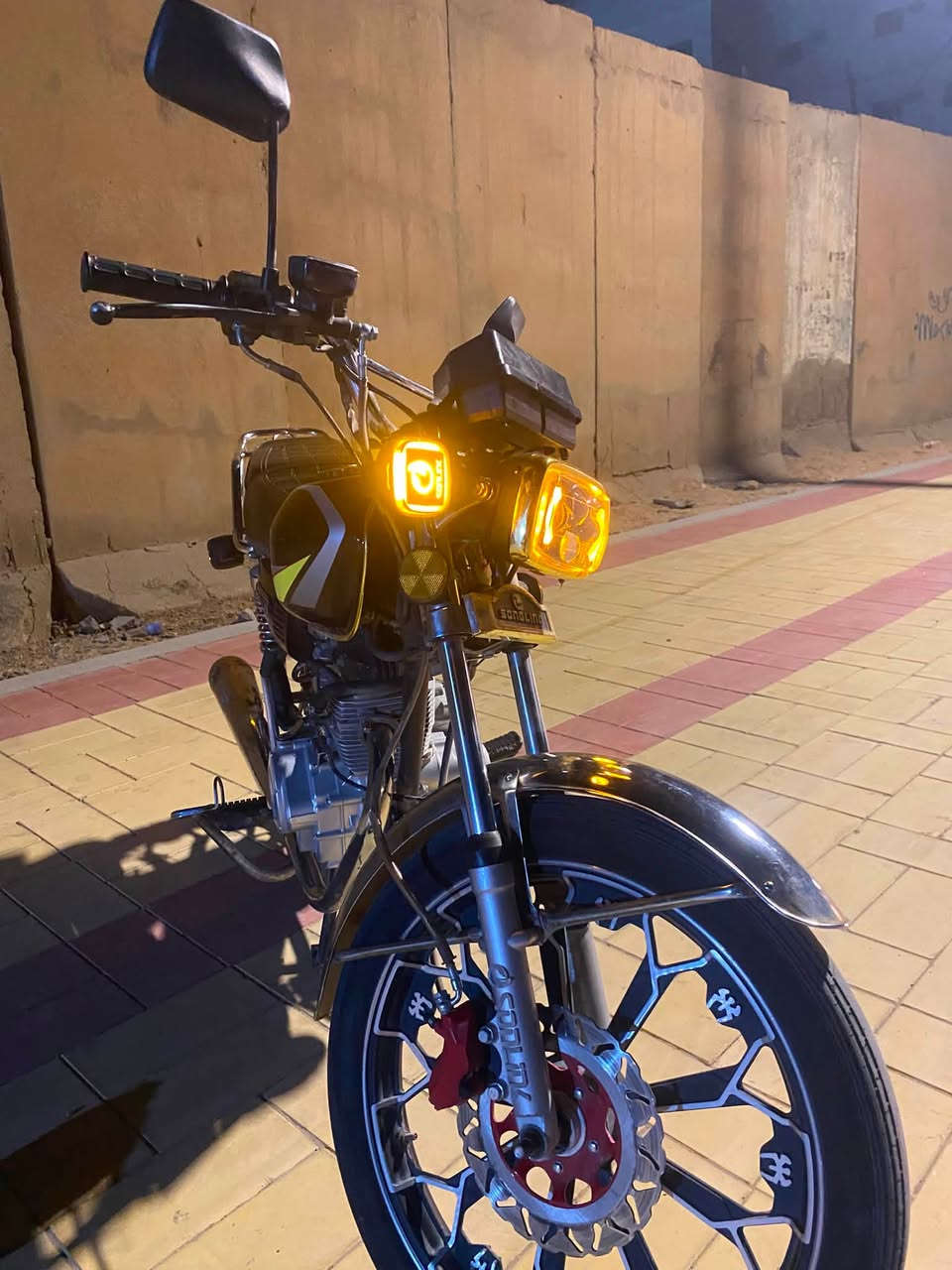 🏍️ دراجة سولنك موديل 2024 للبيع
🔹 المكينة: 150cc — ما مفتوحة
🔹 متوفر أوراق 3
🔹 كفالة عامة
🔹 الدراجة بحالة ممتازة

💰 السعر: 650ألف — بيها مجال

📍 الموقع: بغداد – المحمودية
📞 / اتصال:***********
