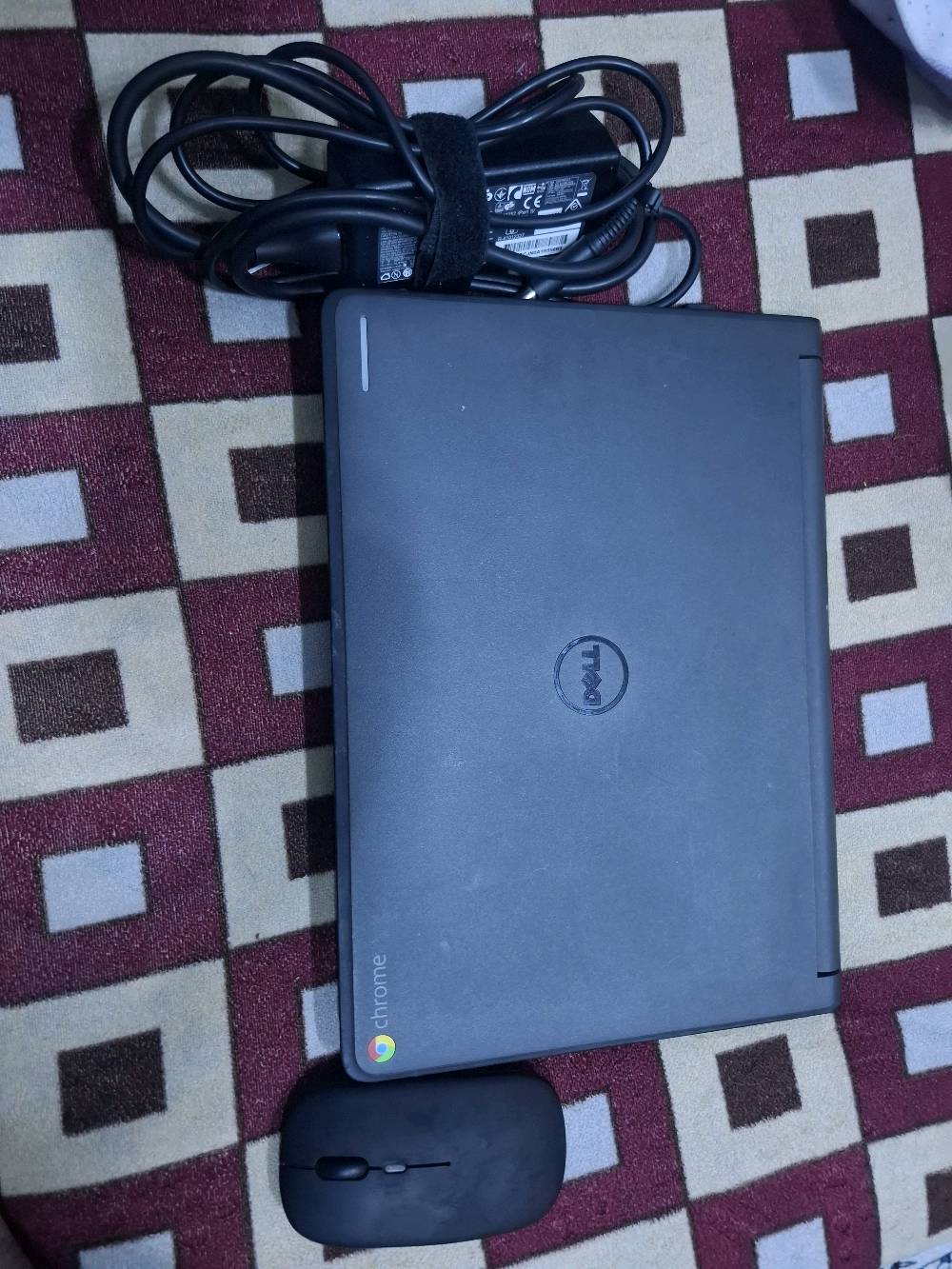 جهاز لابتوب نوع دل المعالج سليرون الرام 4 كيكا بايت الجهاز  للتصفح والدراسة والطباعة مع ماوس واير لس وشاحنة أصلية السعر ٧٥ ألف للتواصل على الرقم ***********
