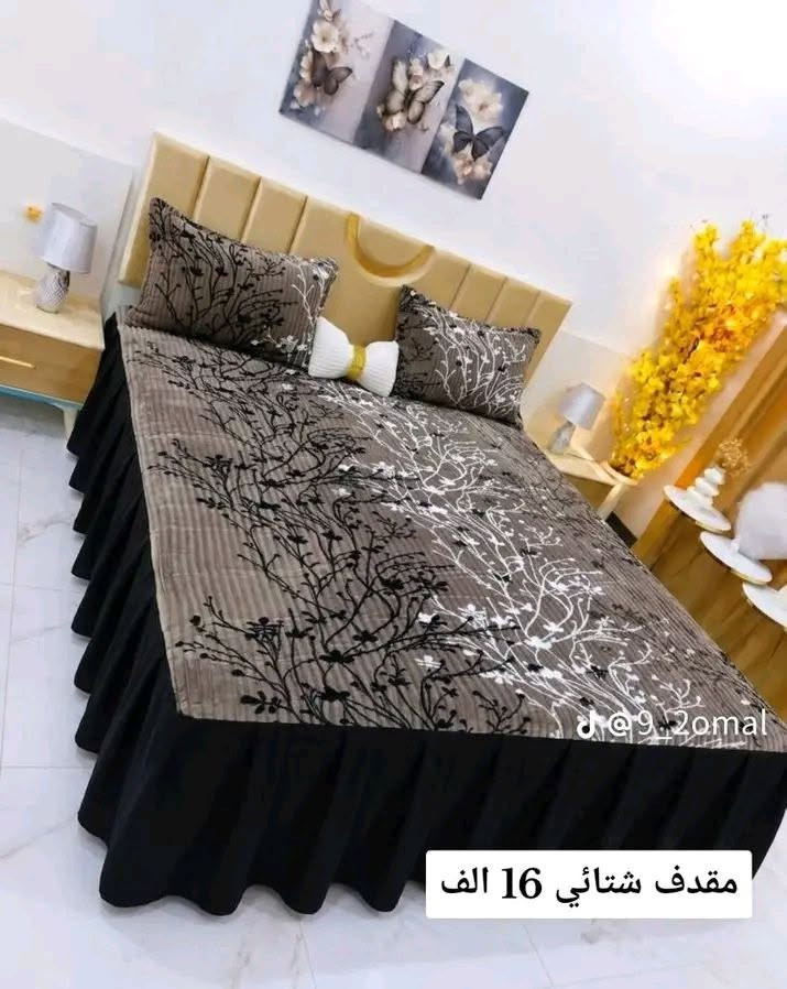 فرشات خاوليسعر١٦
توصيل موجود كل محافظات 
بابل ٣محافضات ٤

نص مكتوب في الصور:
- @9_2omal
- مقدف شتائي 16 الف
- ١٧ ألف
- Avore music ·... ♫