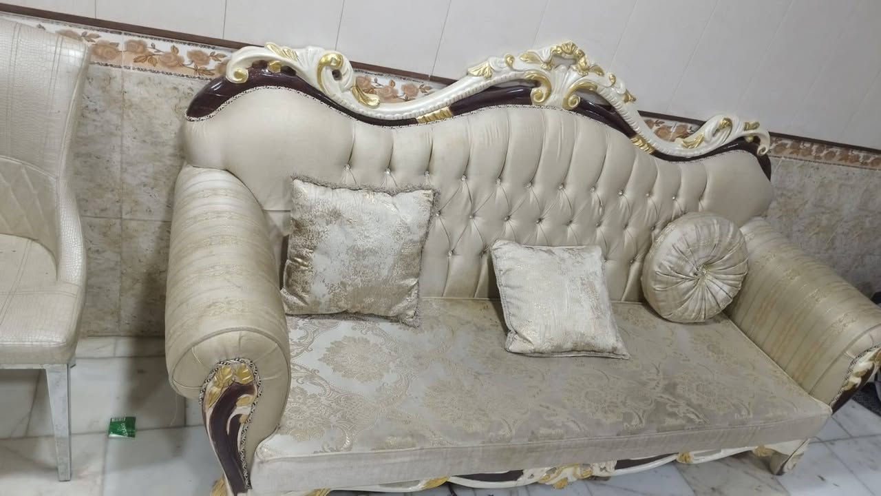 تخم ملكي للبيع نضيف 100/100 سعر ع الخاص مكانه الجلبيه قرب مدرسه الشهيد المسائيه تواصل ***********
