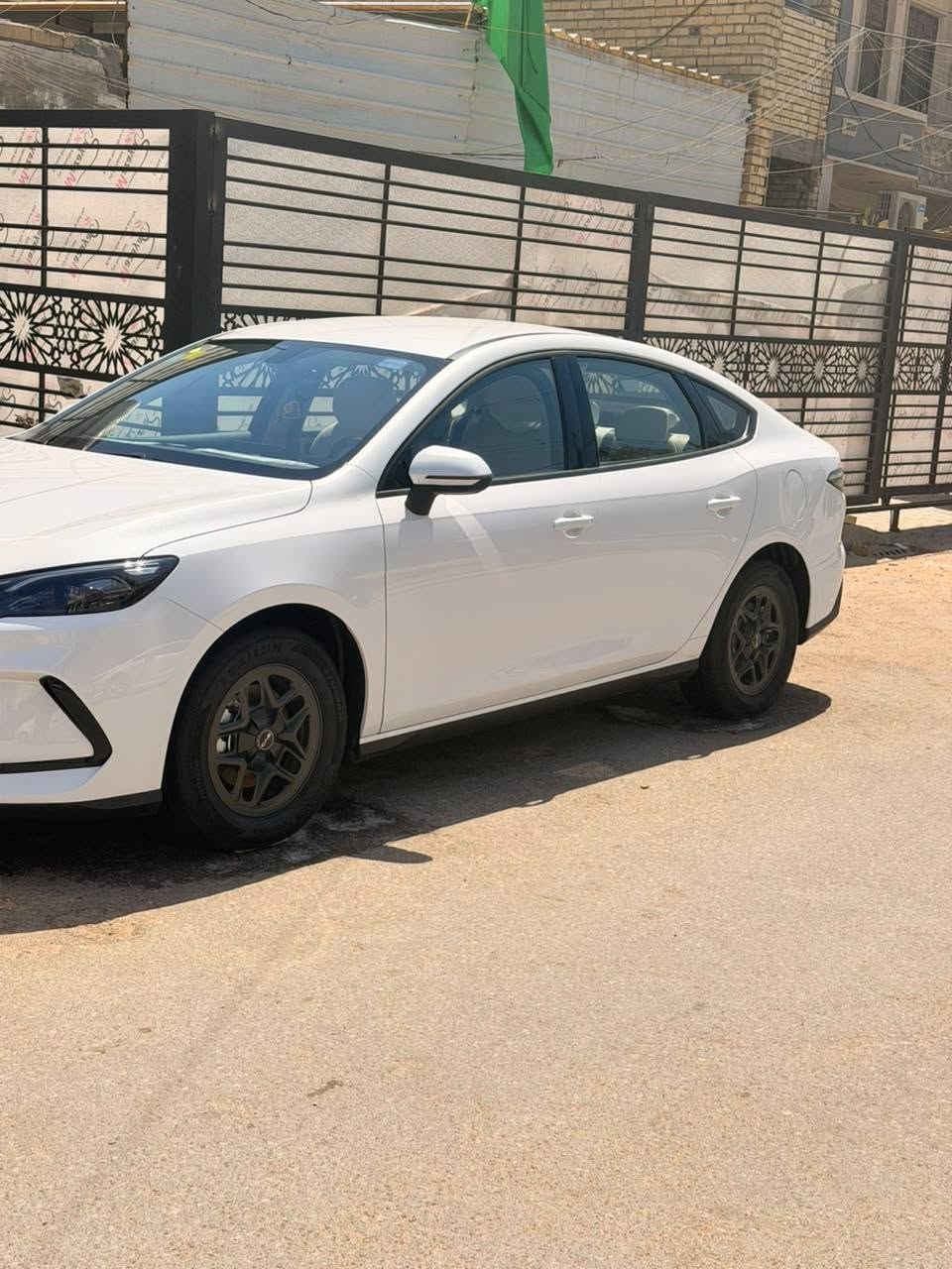 سلام عليكم BYD سيل 5   2025
السياره مكفوله بعدها على وضع الشركة 
مكفوله من صبغ وتبديل وحالوب وبارد وPDR
كل ملحقات موجودة 
ماشيه 4000 ألف 
العنوان بغداد بلديات
الرقم ***********
