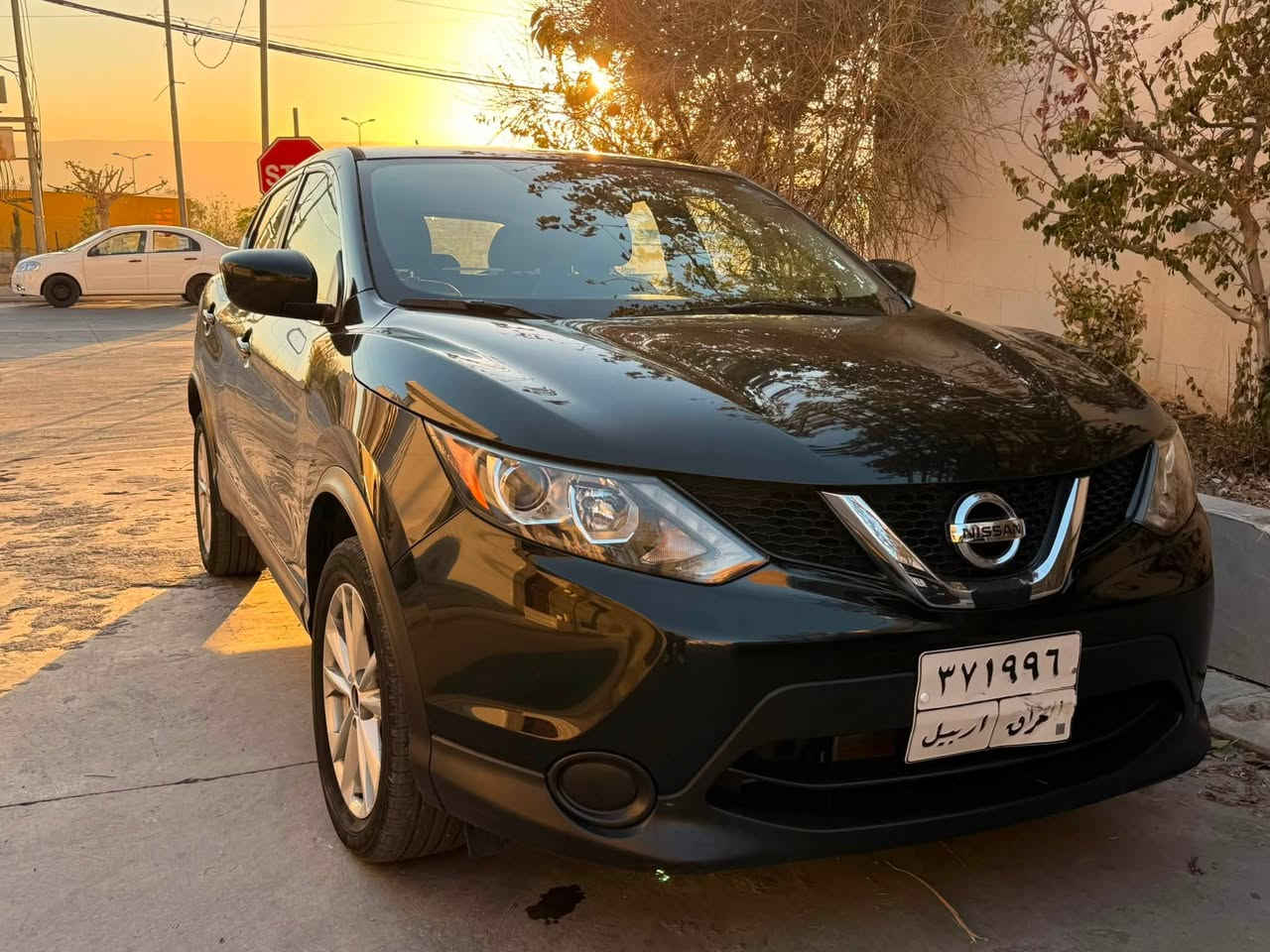نيسان روج سپورت (Nissan Rogue Sport) موديل 2017.
مواصفات السيارة
المحرك: 4 بستم، حجم 20 (2.0 لتر).
 النظام: دبل اكسل (AWD).
 الاضافات: تحديد سرعة، كاميرة و تحكم ستيرن.
 الكير: عادي وأوتوماتيك، مع مود normal و eco.
تبريد مركزي.
 الحالة: السيارة بدون صبغ، فقط فيها قطعتين تعديل بدون صبغ.
 الضمان: الكير والمحرك بشرط الفحص. الماشية: 100,000 ميل فقط.
الرقم: رقم أربيل، والتحويل بشرط.
مکان سليمانية
سعر  ١٣٠٠٠$
***********
