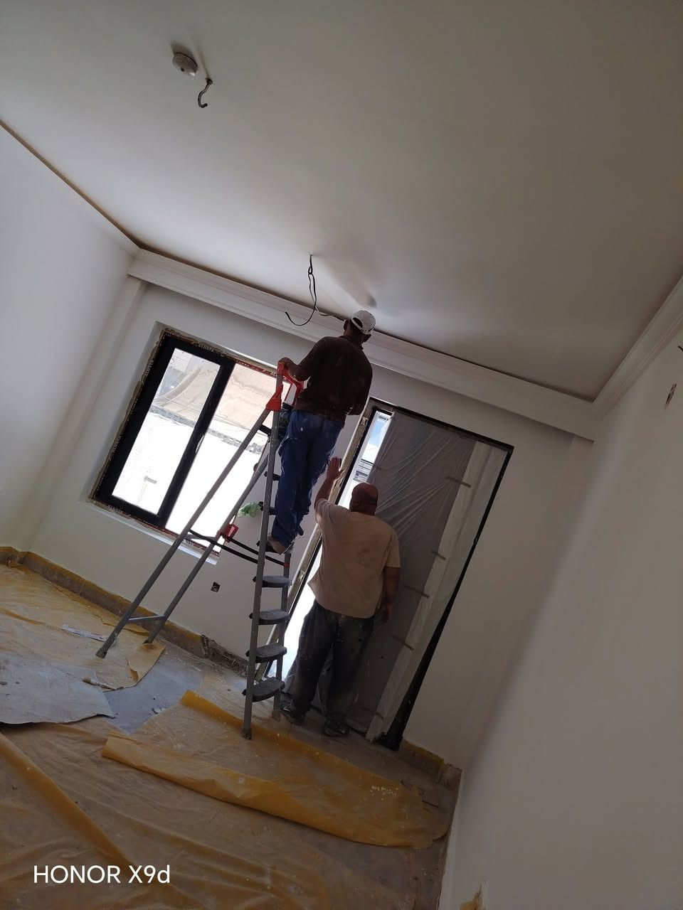 سلام عليكم أحد أعمالنا في منطقه السيديه سحبه اناره مخفيه
مع صبغ بنت و بلاستيكي 
***********
