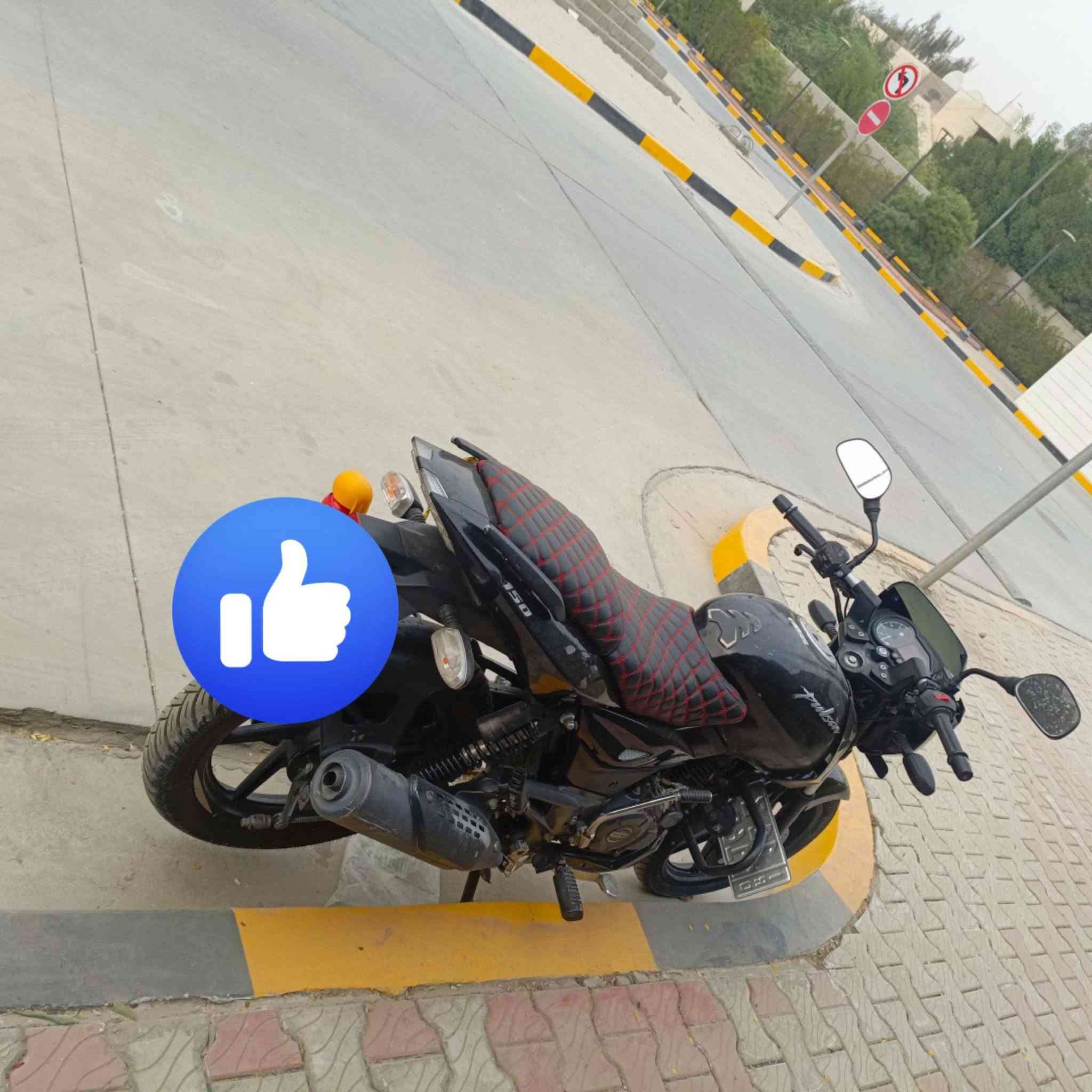 سلام عليكم 
دراجه بولسر مرقم بغداد بسمي مكفوله محرك ممفتوح كهربائيات مابيها نقص مكاني بغداد تاجي اسعر 2.500
بيها مجال دراجه نضيفه وعلا ايدي مامشتغله دلفري
رقمي‏‪***********‬‏
***********واتساب
