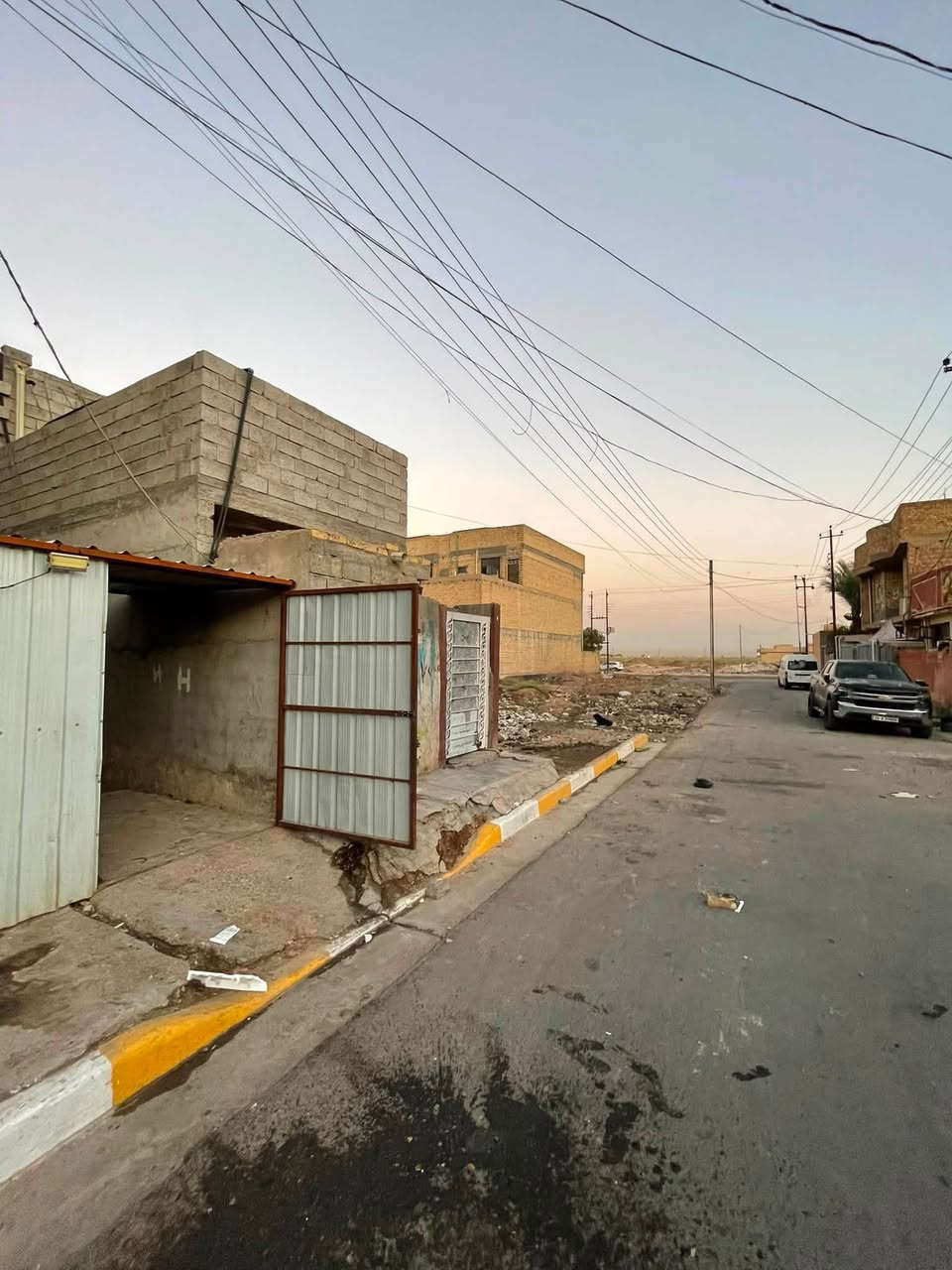 🏡 قطعة أرض  للبيع
المساحه  : 75 متر 

 الواجهة: 3.75 متر (أربعة إلا ربع)

 النزال: 20 متر

 الموقع: منطقة 26 - قرب الحشد

 السعر: 35 مليون  (غير قابل للتفاوض)

📞 للاستفسار والتواصل: ***********
