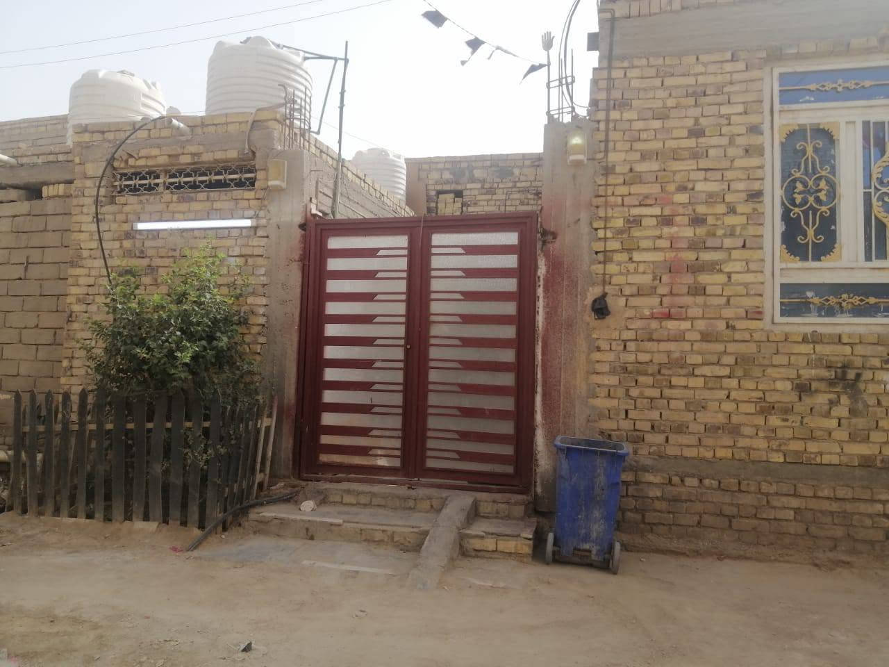 لدي بيت في منطقه دجين شارع حجي كشكول نهايه التبليط بناء طابوق رباط ارضي ورباط شبابيك المساحه 170 سوق الشيوخ نه يحتوي على غرفتين وصاله ومطبخ وصحيات خارجيه وداخليه وديوانيه وترك  والتواصل على الواتساب***********

نص مكتوب في الصور:
- NOTE 40 5G 23mm f/1.75 1/100s ISO451
- NOTE 40 5G 23mm f/1.75 1/100s ISO555
- NOTE 40 5G 23mm f/1.75 1/100s ISO0557
- NOTE 40 5G 23mm f/1.75 1/50s ISO1700
- NOTE 40 5G 23mm f/1.75 1/50s ISO1409
- NOTE 40 5G 23mm f/1.75 1/50s ISO800
- NOTE 40 5G 23mm f/1.75 1/50s ISO607
