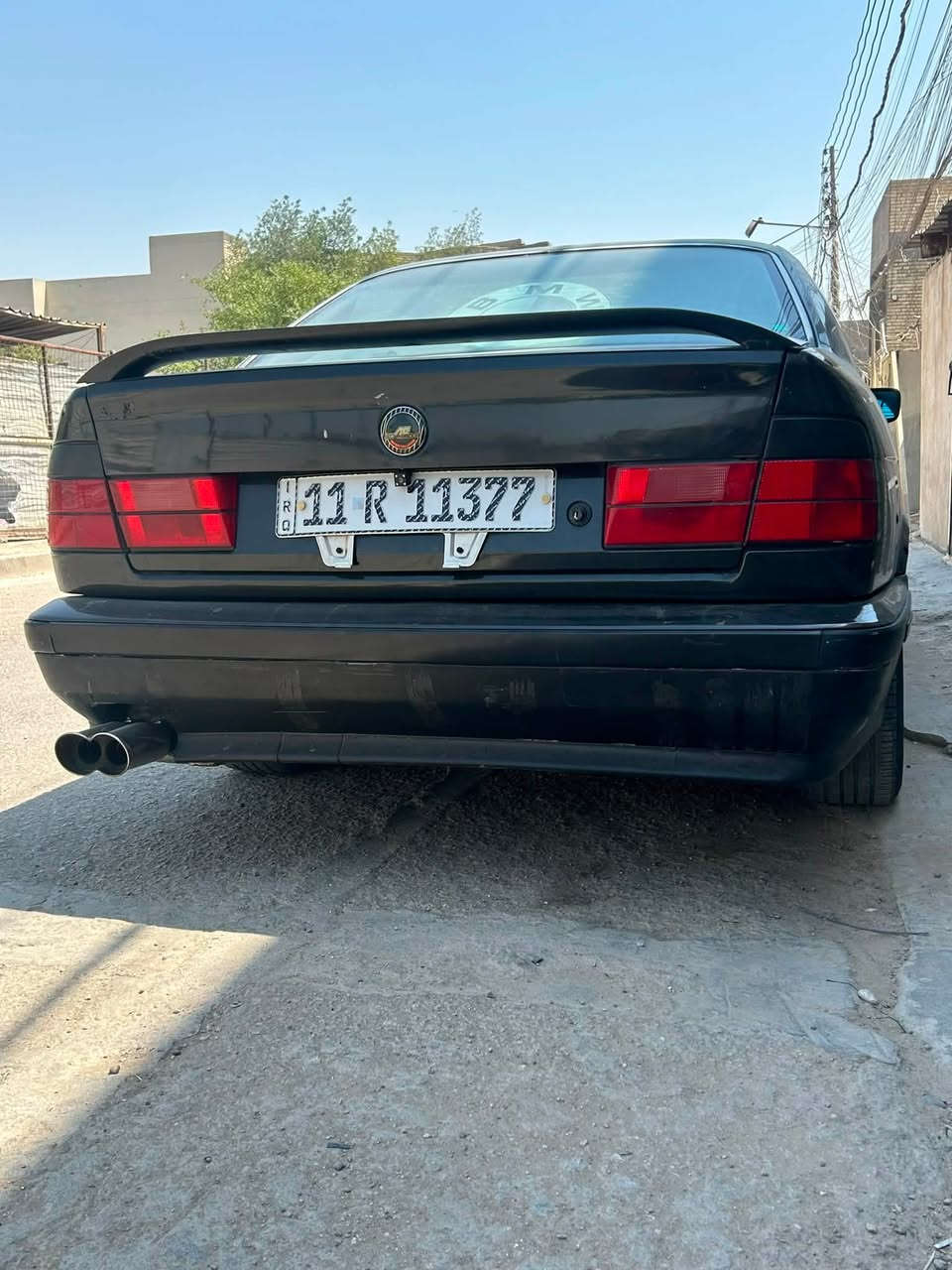 اول شي سياره جوه نعال اصغر واحد بيكم 
520i
520 اصل عليها مكينه 25 فل اوتوماتي
فتحه كشنات جلد فول مواصفات السياره فتحه جلد تحكم كهرباء جام مرايات المواصفات الفول 
مكان بغداد *********** 
لا حادث لا خياس لا نقوصات 
فقط سبير مبيها فقط هذا نقصها 
غير نقص اني تاخذه مني  
سياره مبينه التعبانه ومبينه الي بس نصبتها تسولف
البنيد بدلته لان بنيدها جوارين الشرفاء وكعو عليه بلوكه من حايطهم وموجود البنيد عندي بلبيب 
سعرها 45 وبيها مجال للشراي
