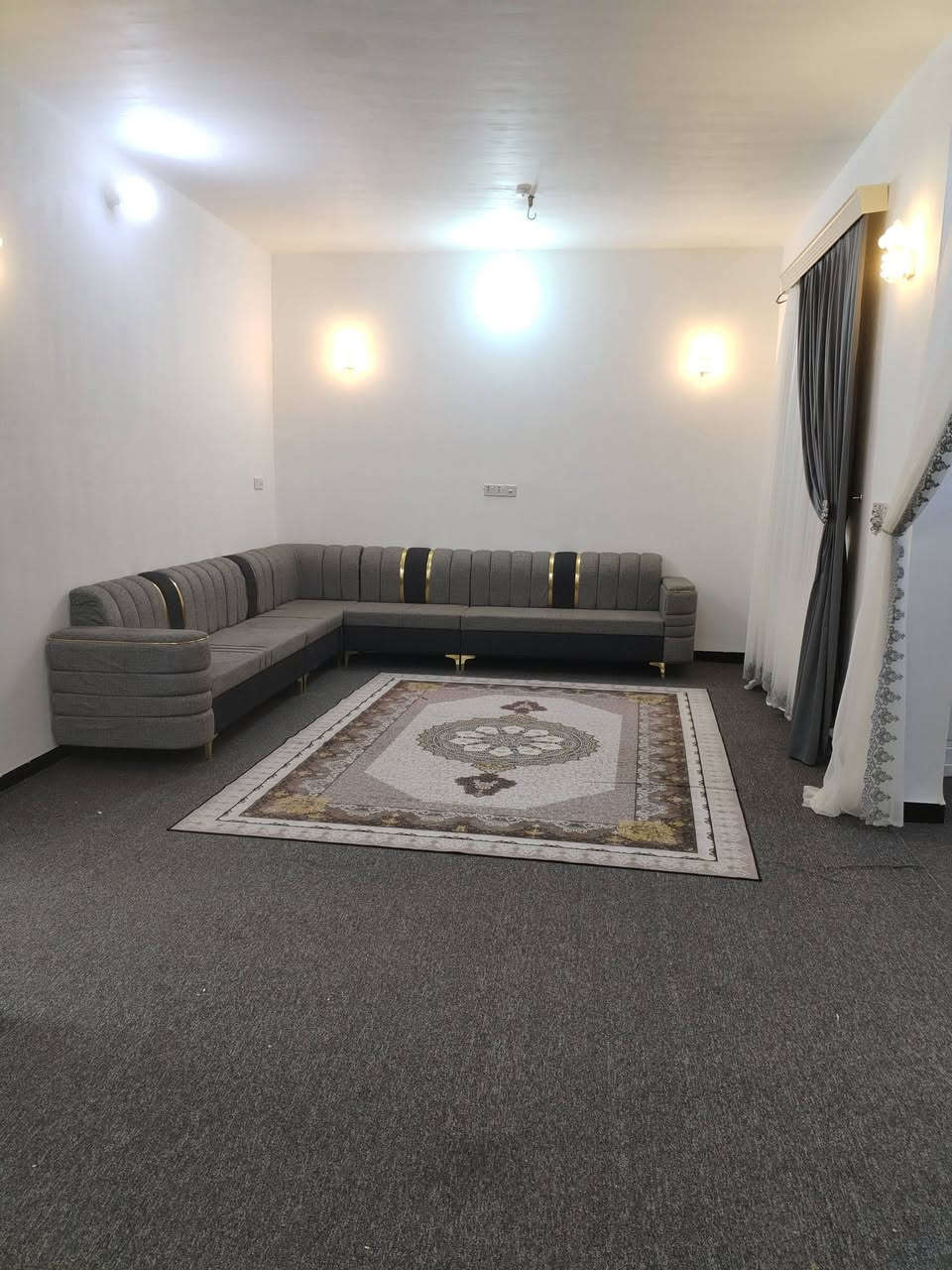 بيت مساحة 200 بناء 2026  بلوك اعكادة  رباط كونكريت شغل درجه اولى بين الشطرة والغراف  على الشارع العام  السعر 50 وبي مجال يباع مع الاثاث  رقم الهاتف 
*********** بي وات ساب
