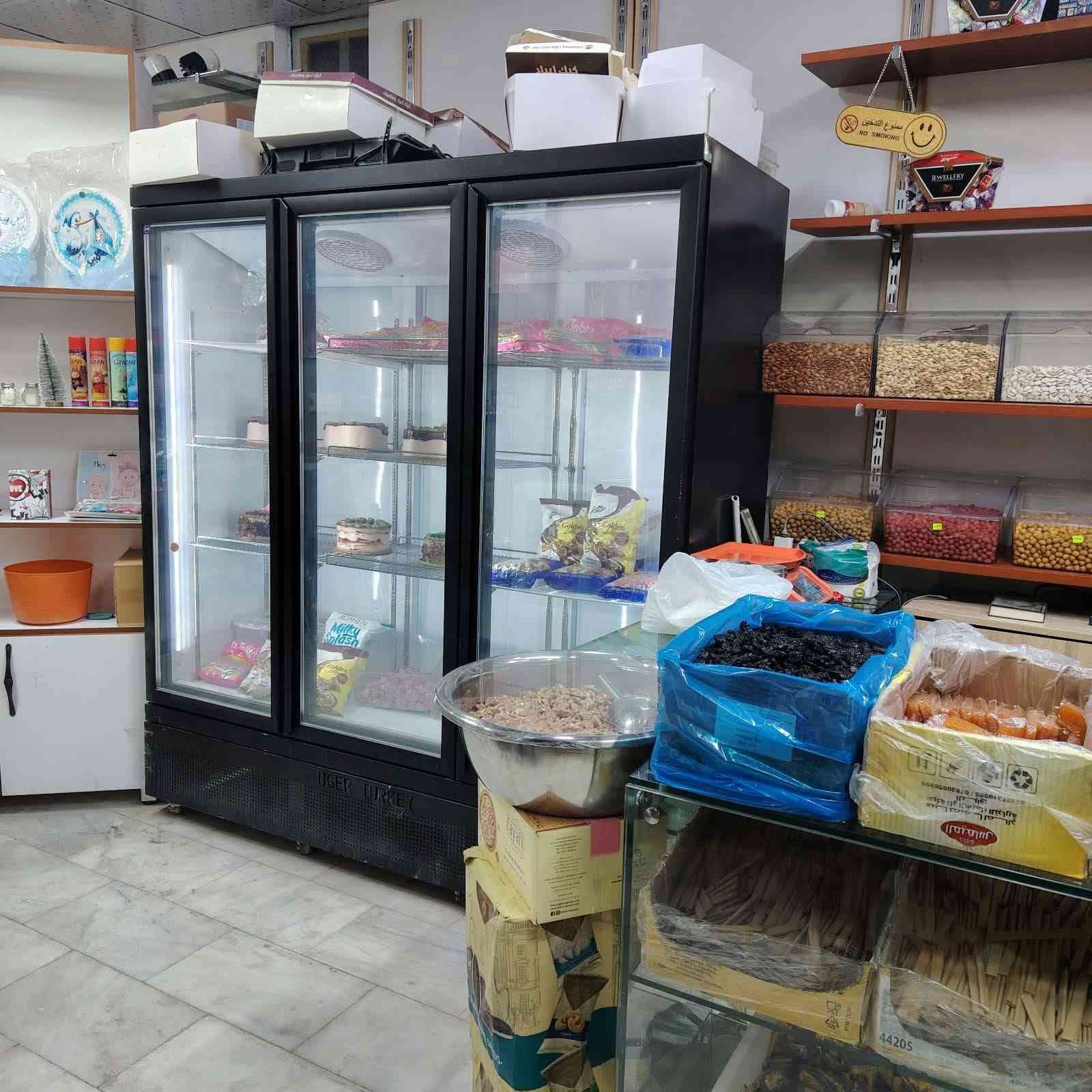 من رخصة الادمن
للبيع محل مكسرات ومعجنات في حي الجهاد المخابرات 
فرصة جاهزة للعمل مباشرة.
الموقع: شارع تجاري.
مساحة المحل: 7×3 متر.
يحتوي على:
براد كيك كبير.
ماكينة إزبري .
ماكينة ذرة.
رفوف مكسرات وشوكولاتة وهدايا.
تجهيزات كاملة للمحل.
البيع لعدم التفرغ .
السعر: تحت التقييم 
للاستفسار يرجى التواصل على الرقم: (*********** ).
