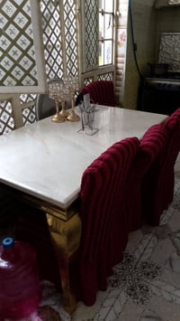 ميز مرمر • استخدام قليل • القوس المربع الذهبي