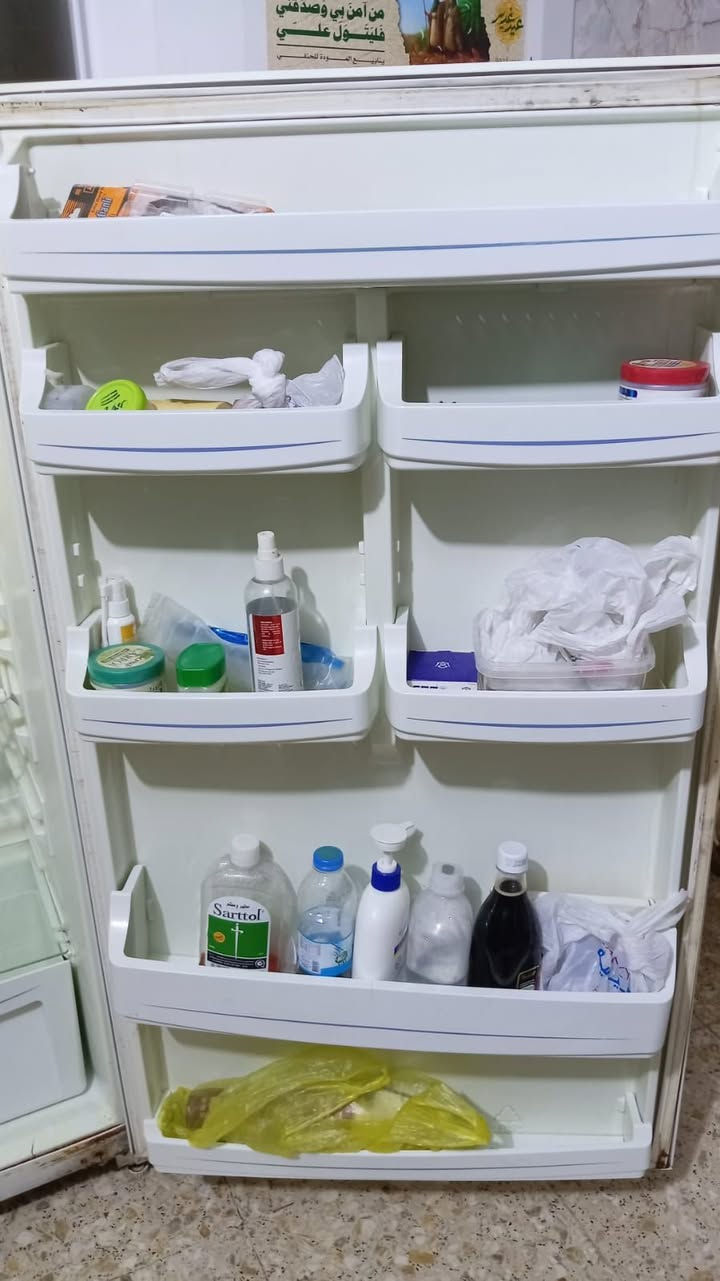 ثلاجه للبيع حجم ١٨
مكانه السلاميات 
***********
