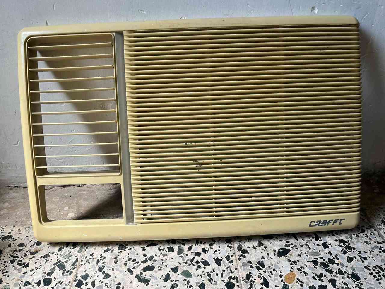 باب مكيف عدد 5 للبيع نضاف وياهن فلاتر سحب الهواء كلهن سعرهن 100 الواحد بعشرين مكاني بغداد ***********
