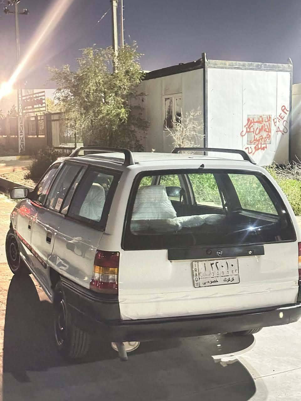 اوبل استرا ستیشن مودیل 1993 محرك 16 ، بطاقە بنزین موجود کیر محرك تحویل بشرط 33 مجال رقم *********** كركوك, العراق
