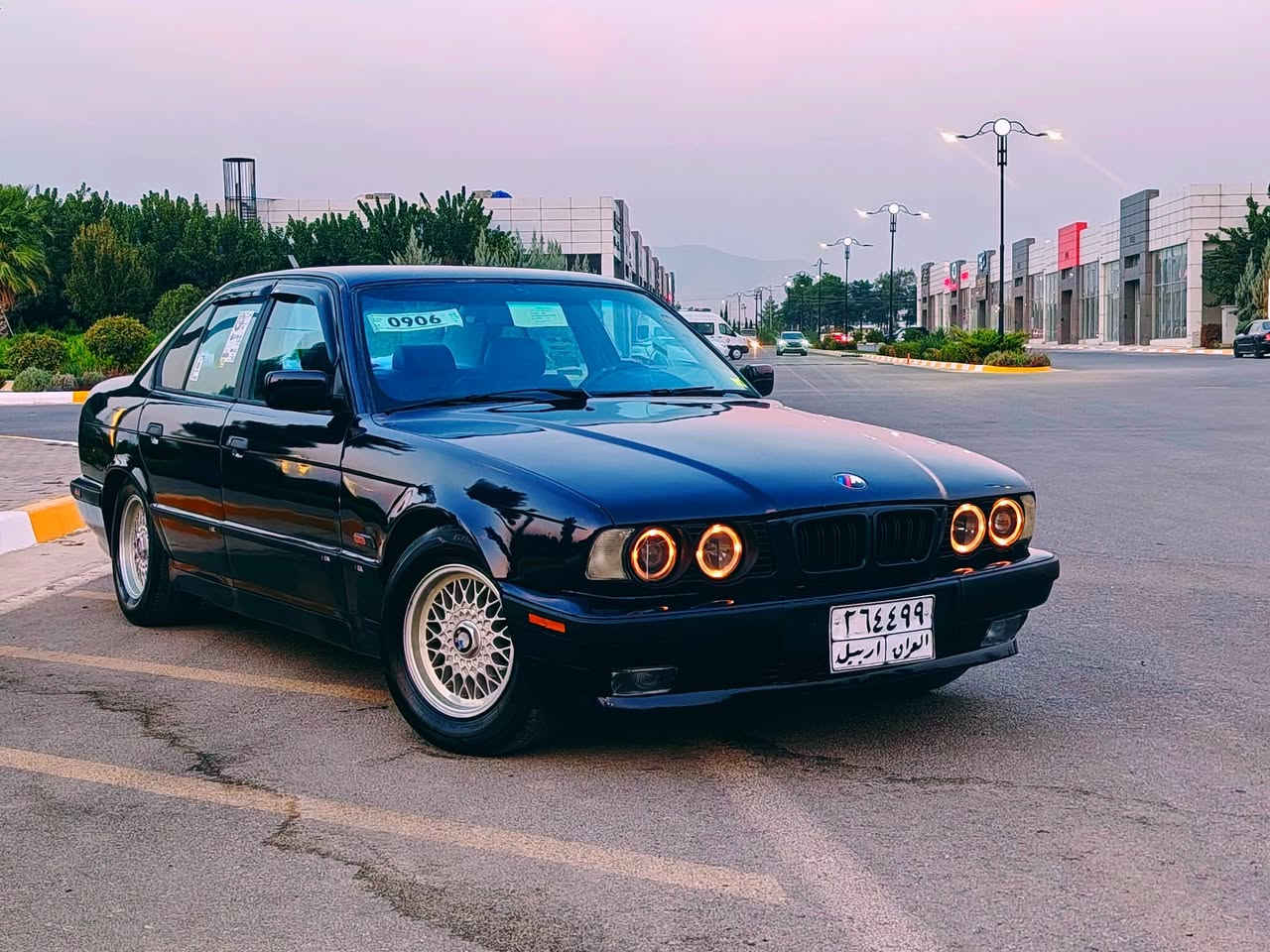 سلام عليكم
بي ام للبيع موديل 1994
525 كبس 
كير اوتماتيك 
شرط تحويل وكالة
السياره فول فقط ما بي سلايت
نظام ABS 
4 تايرات جديد 
تبريد ويا سلف 
كشنات جلد 
قفل مركزي بجم عريض 
السياره بدون حوادث كله عل وضع شركه 
كهربايات كله شغال 
العنوان سليمانية
السعر 63 وبي مجال 
رقم ***********
***********
