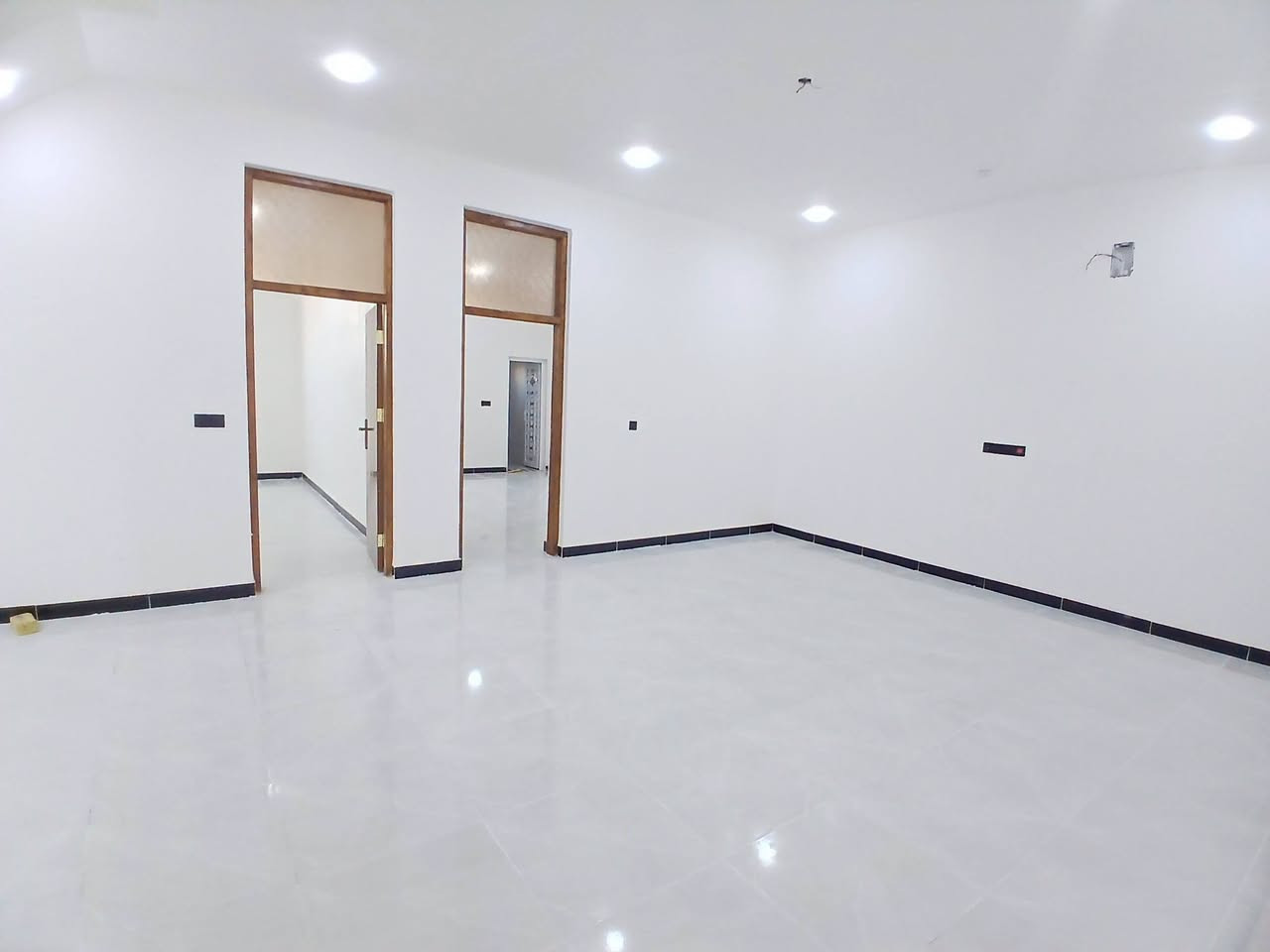 دار 🏠 لبيع طابو زراعي سند 25 كوت حي الحكيم شارع علاء غريب قرب الكورنيش بناء طابوق  مساحه 280  يتكون من غرفتين نوم سويت مطبخ استقبال هول صحيت داخليه وخارجيه السعر المطلوب98 مليون وبي مجال للشراي الاستفسار مراجعه مكتب دلالية حسن البيضاني*********** نستقبل كافة العروض في حي لحكيم
