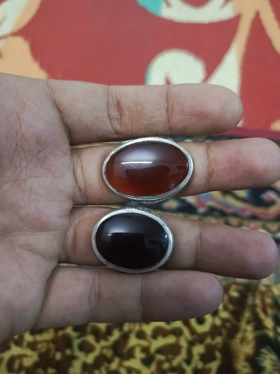 سلام عليكم محابس للبيع صياغه عارف بحرين
ثقال جدا جدا 
يمانيات كرزي 
ومشمشي 
سعر واحد150 
***********
مكاني بغداد
