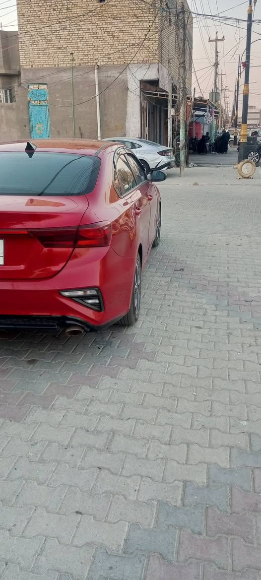 سلام عليكم فورتي 2020بيه 3قطع بنيد تبديل جاملغ الامامي الايمن بيه بارد وباب الخلفي الايمن بيه بس صبغ لا ضربه ولا بارد معوقين مثنى وكاله بسم المشتري السععر خاص اتصال على رقم ***********
