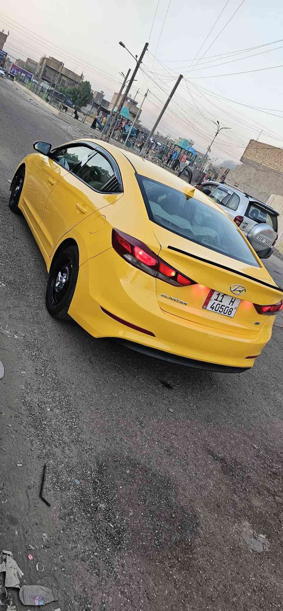 النترا 2017 وارد امريكي فول عده الفتحه 
حادث جاملغ خلفي وهنا جاملغ امامي مبدل كلها ليبل واحد
محرك دوش 2000 كير AT مكفولات 
رقم انكليزي باسمي مصفره هيئه وغرامات
مواصفات بصمه مري شفط شاشه كامره تحكمات
تبريد ثلج حداديه جديده بيها منضومه غاز 
السعر 105 العنوان بغداد حي البتول للاتصال 
*********** بغداد, العراق
