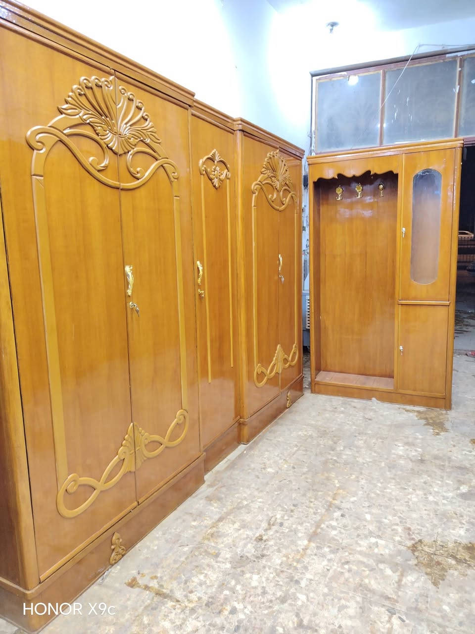 السلام عليكم غرفه كامله ام الخمس بيبان شغل درجه اولى تسكام غرفه كامله وجاهزه اي نقص ما بيها نظافتها 100% كلش حلوه غرفه جاهزه وكامله موديلها كلش حلو السعر 725 شامل الشد والتوصيل مجاني داخل النجف والشراي يتصل ***********
