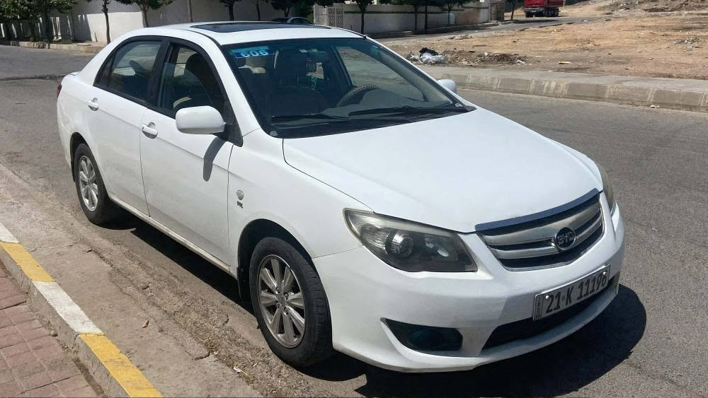 سەیارەیەکی تا بڵێی پاک ماوەتەوە مەکینەی بیلادی لەسەرە 154km ڕۆشتووە بەشەرتی گێڕومەکینە  گێڕ عادیە بەبێ تەقەو ڕەقە ۲پارچەی بۆیاخە لەسەر پلێت بەزەمان ئەوەی ناوەوەی نەگرتبێ سەنەوی 2027 بەسەرئەچێت سعرەکەی ٥٥ گەڵا مەعامەلە شوێن: چەمچەماڵ ژمارە موبایل : *********** شمشمل, السليمانية
