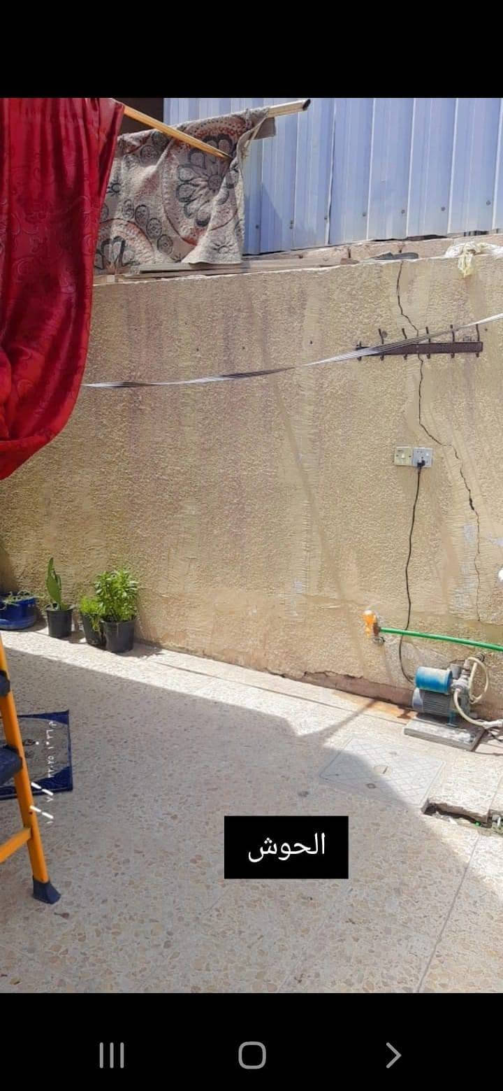 السلام عليكم
الدار للبيع حي الميلاد قرب شارع الحولي 7بيت عن الحولي 
100متر 
بناء عكادة 
بية غرفة وصالة ومطبخ واستقبال 
وبية غرفة فوك سندويج 
للستفسار: *********** واتساب

نص مكتوب في الصور:
- أستقبال
- استقبال
- الحوش
- غرفة
- مطبخ
- المَمَر
- صالة
- ٢٠٢٣/١٠/٠١ ١٠:٣٨ م