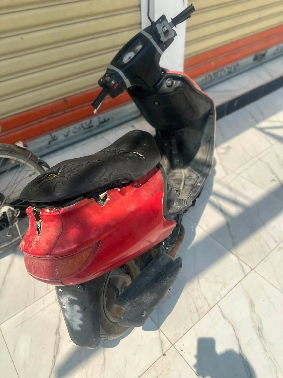 سلام عليكم دراجه فورتي محرك بي دخانه بس شغاله وين متريد تروح بيها روح مكاني بعقوبه السعر 250 قفل الرقم ***********
