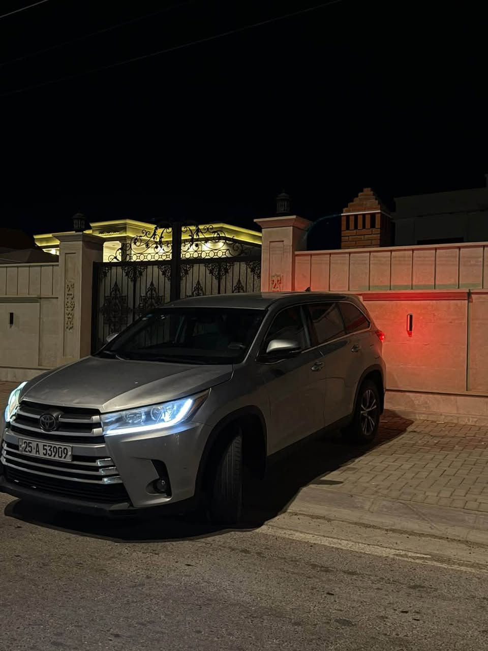 هايلندر موديل 19 
بيها قطعه وحده(بنيد بدون دواخل )
كير محرك صدر تايرات تبريد شرط 
بدون خدوش سيارة جديده نضيفه100‎%‎100
رقم كركوك راعيها من العلم تحويل ثاني يوم
السعر 215 ورقه وبي مجال قليل 
الاتصال ***********
