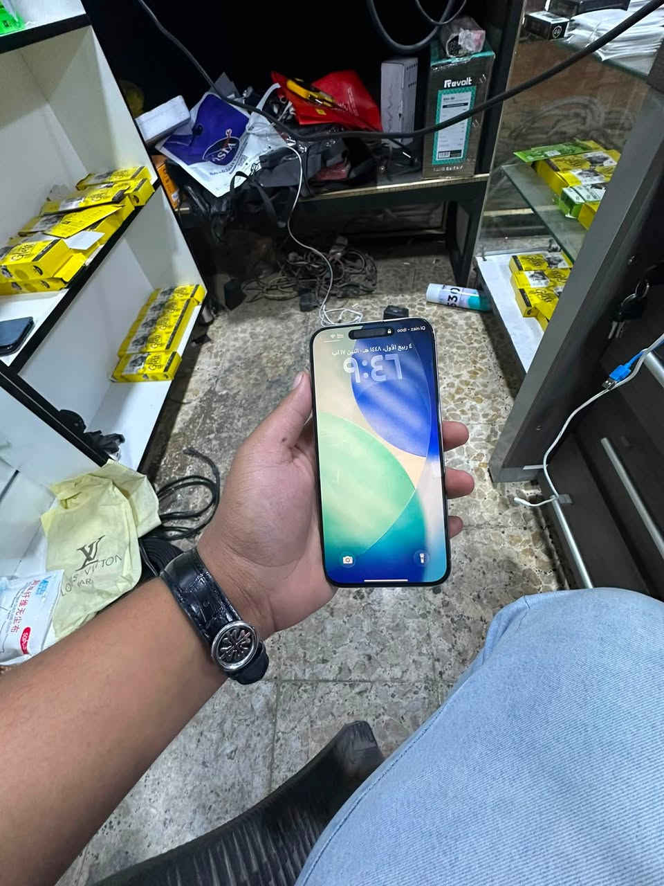 ايفون ١٥ برو ماكس مبدل بي قطع الشاشه اصلي الصين شادله ٢٥٦ ذاكره دبل شريحه السعر ٥٥٠ بي مجال مكاني الكراده ***********

