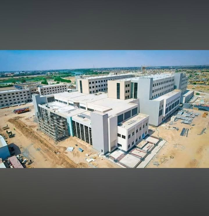 متوفر قطعة 200 متر في حي الجامعة وجها على المستشفى التركي شارع تبليط وخدمات فول
***********

***********
