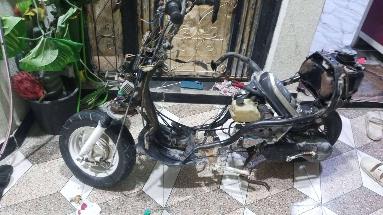 سلام عليكم هاي الدراجه 9منقولي البيع تفصيخ السعر 70وبيهه مجال بكاني بصره زبير دراجه اني بصختهه غراضهه كامله بس بيهه عطل بس كابريته
