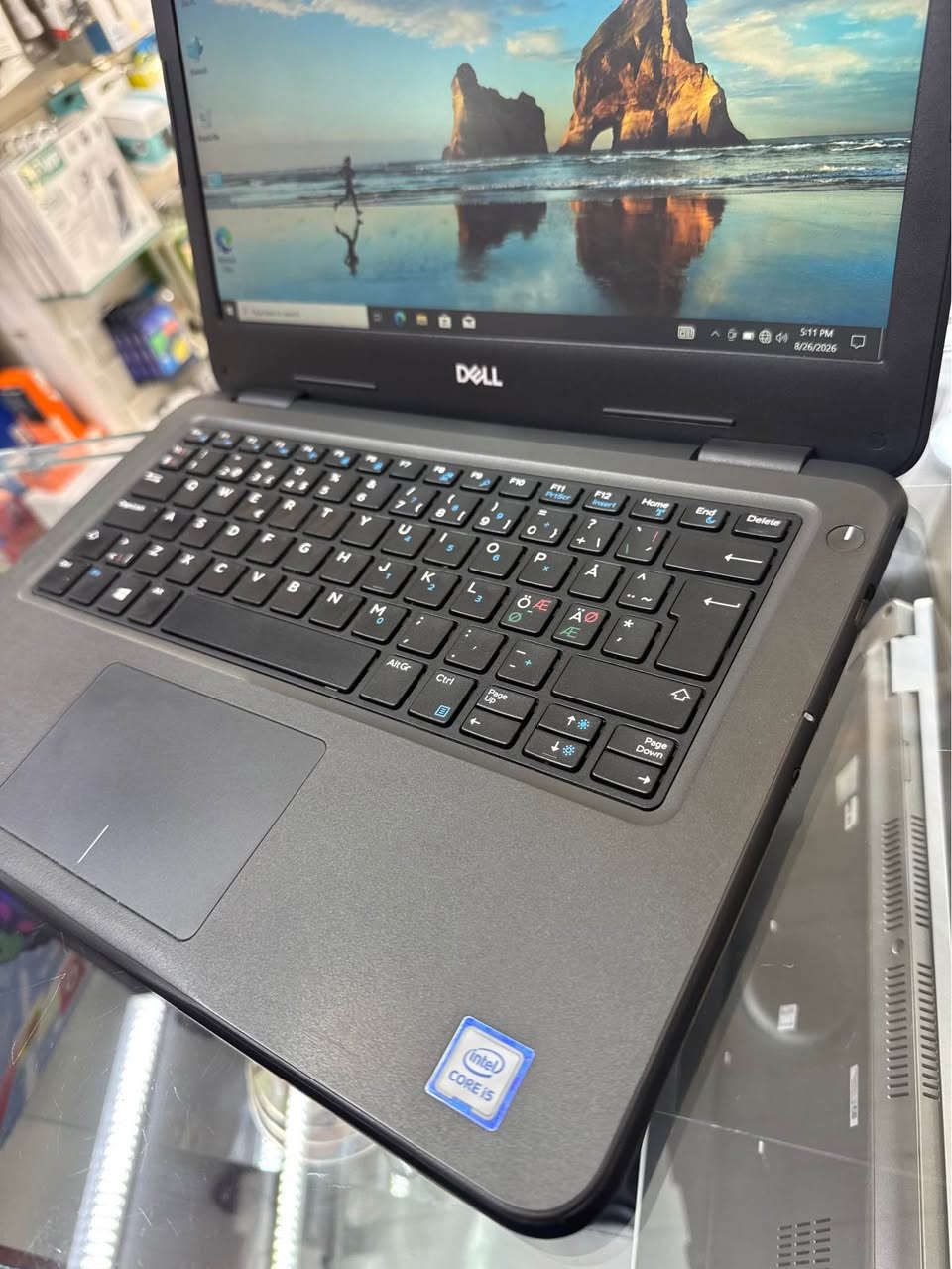 Dell laptop 
Core I 5 الجيل الثامن 
Ram 8 GB 
SSD 256 GB 
شاشه ١٤ FULL HD 

٢٣٥ الف فقط 

*********** أربيل, العراق
