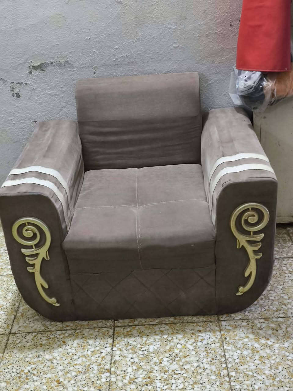 سلام عليكم تخم خمس قطع مستعجل عله بيعته  ***********
