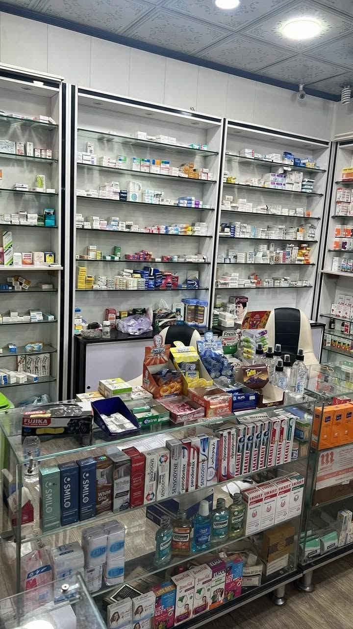 من رخصة الأدمن ،
السلام عليكم و رحمة الله و بركاته. 
فاترينات و عارضات للبيع  مستعملة من ميكانو ، كما مبين بالمنشور ادناه : 
للتواصل واتس اب ***********
