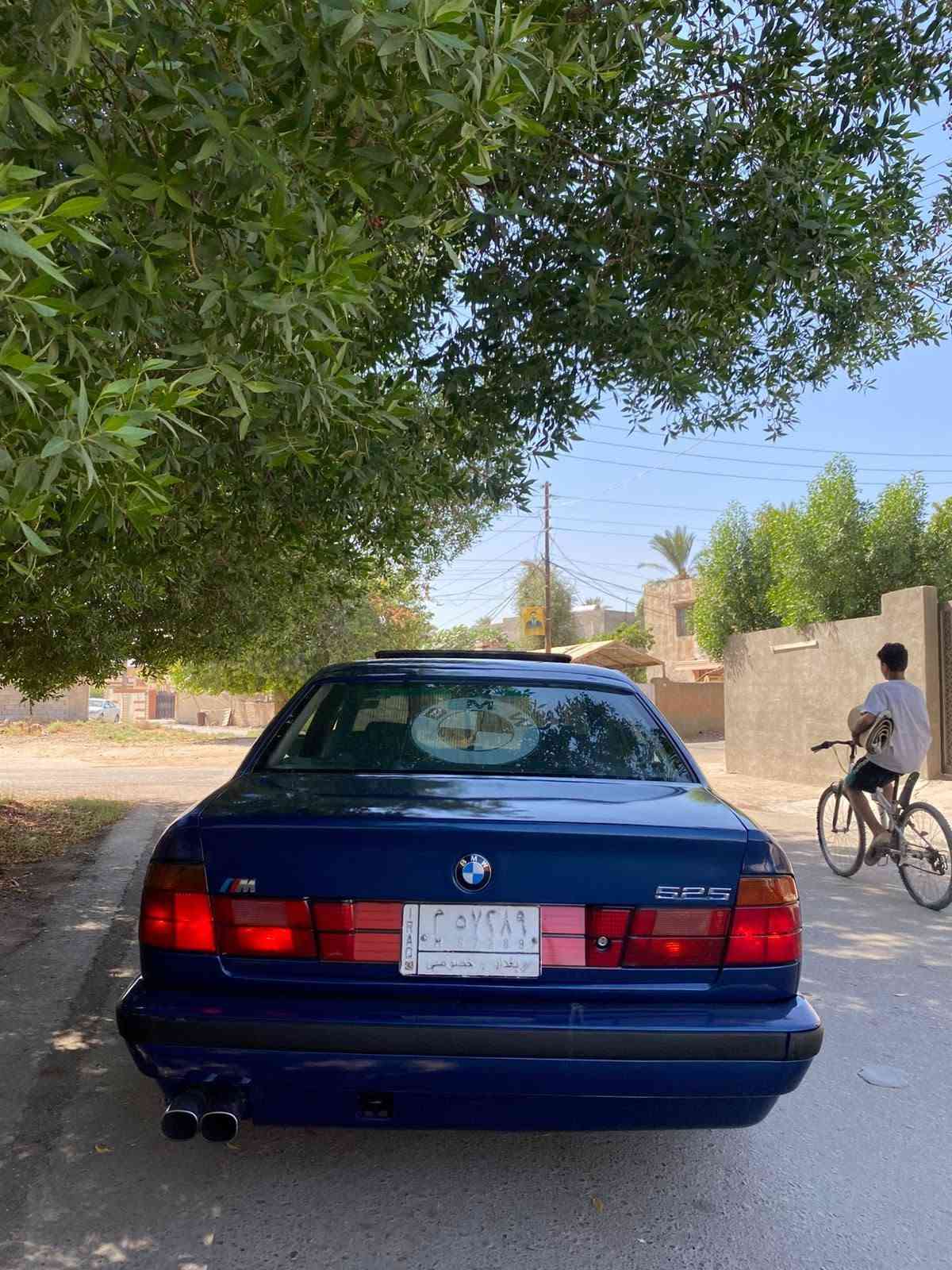 السلام عليكم للبيع
بي ام 1992 525i اصل وفصل
مسكر فانوس 
فول مواصفات 
داخل اوفوايت دبل ايرباك دبل جكمجة بجم عريض فتحة جام كهرباء السيارة كلها ام 
تبريد ثلج 
مكينة وكير كفالة 
السيارة جاهزة بدون نقص
رقم بغداد تحويل مباشر 
مكان بغداد 
السعر 53 
***********
