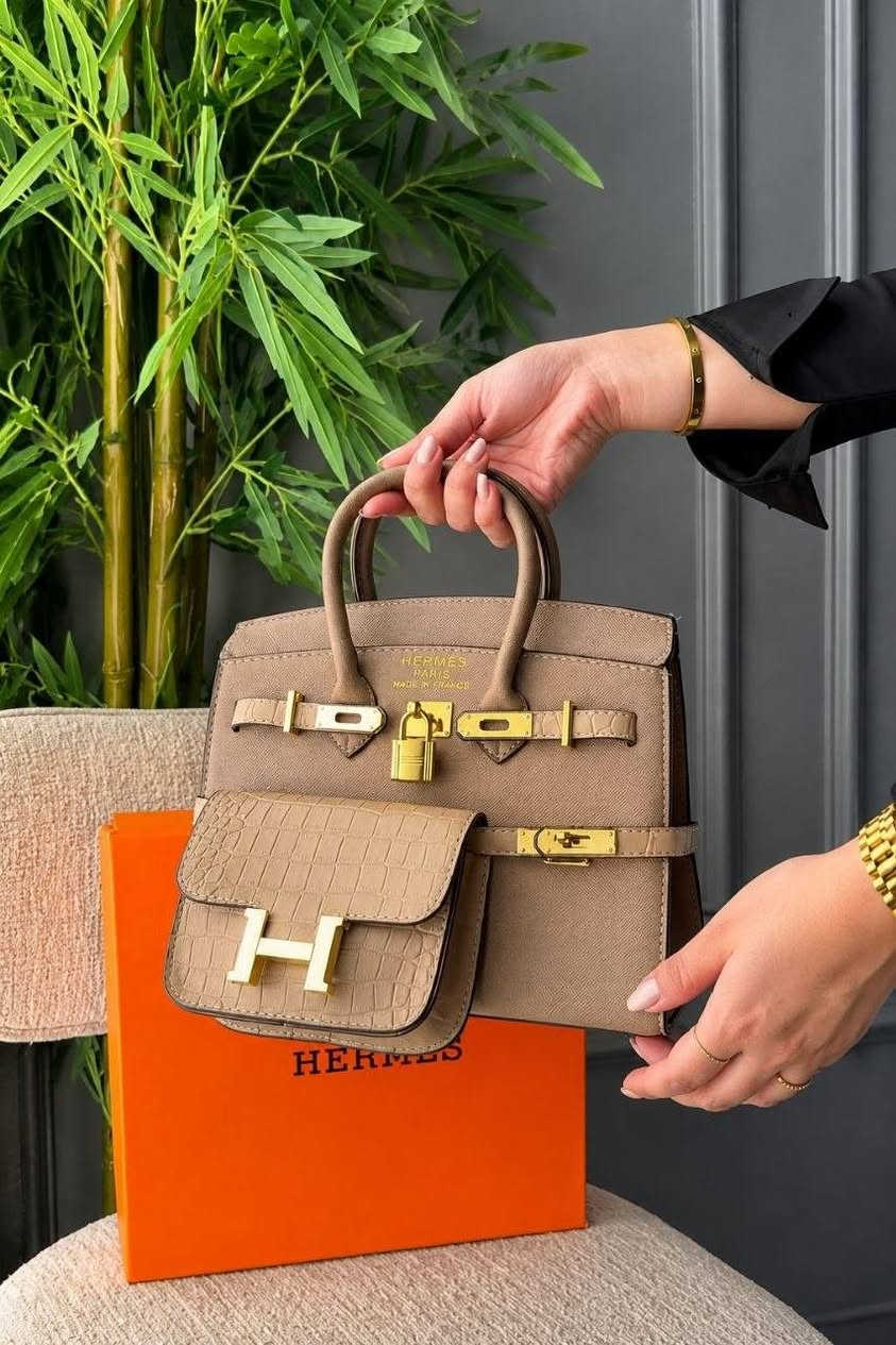 حقيبة هر مز حجم 25 سم
حقيبة فخمة من الجلد الطبيعي بنقشة جلد التمساح، بتصميم راقي وجودة عالية، مناسبة للإطلالات والمناسبات المختلفة.

السعر 40 ألف دينار التوصيل لجميع محافظات العراق 5000 دينار

للحجز عبر واتساب ***********

يرجى إرسال الاسم والرقم والعنوان
