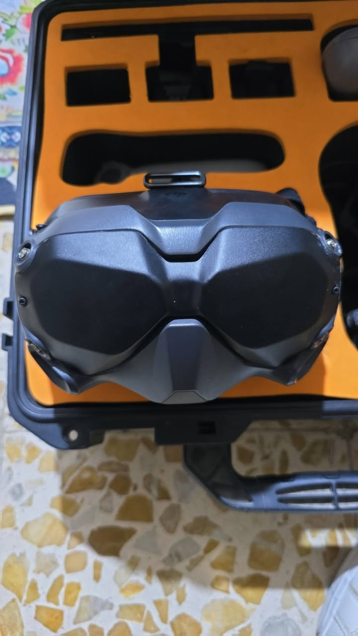 Drone Avatta 1
السلام عليكم 
للبيع. درون. نضيف جدا. وما داخل اي تصليح 
وبحالة جيدة جدا
مع كامل الملحقات  المكان البصرة 
السعر. ١١٥٠ (مليون ومئة وخمسون) وبيها مجال قليل 
للإستفسار 
واتساب  ***********
