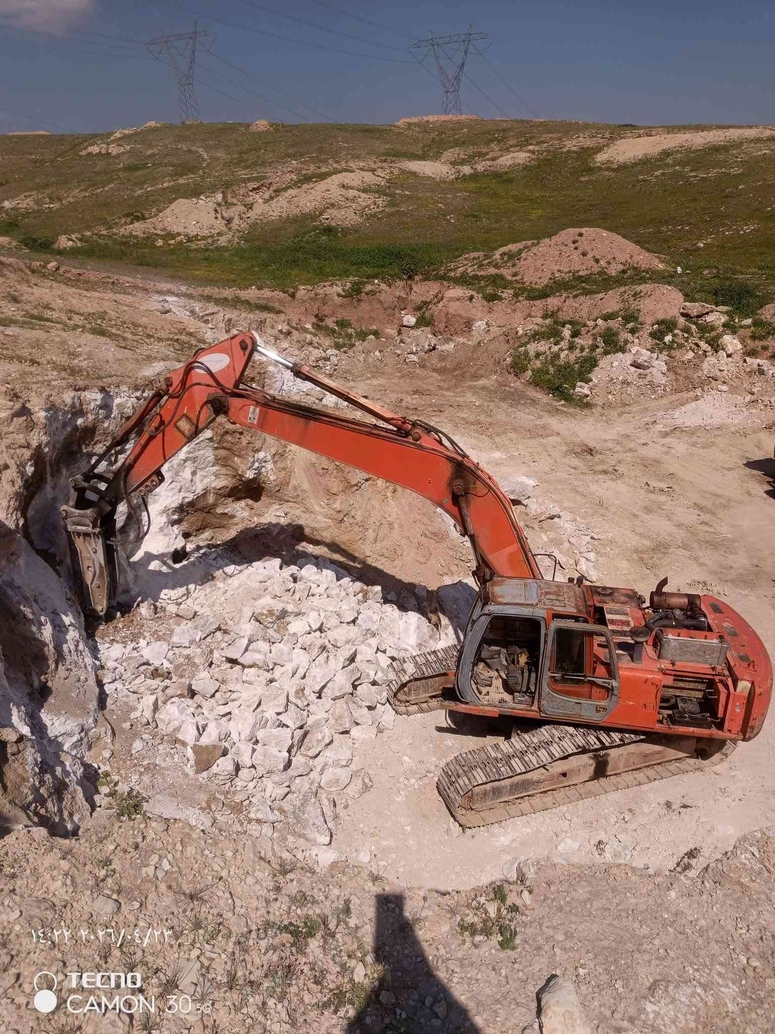 حفارة هيتاشي • ٢٥٥ • موديل ٢٠٠٢