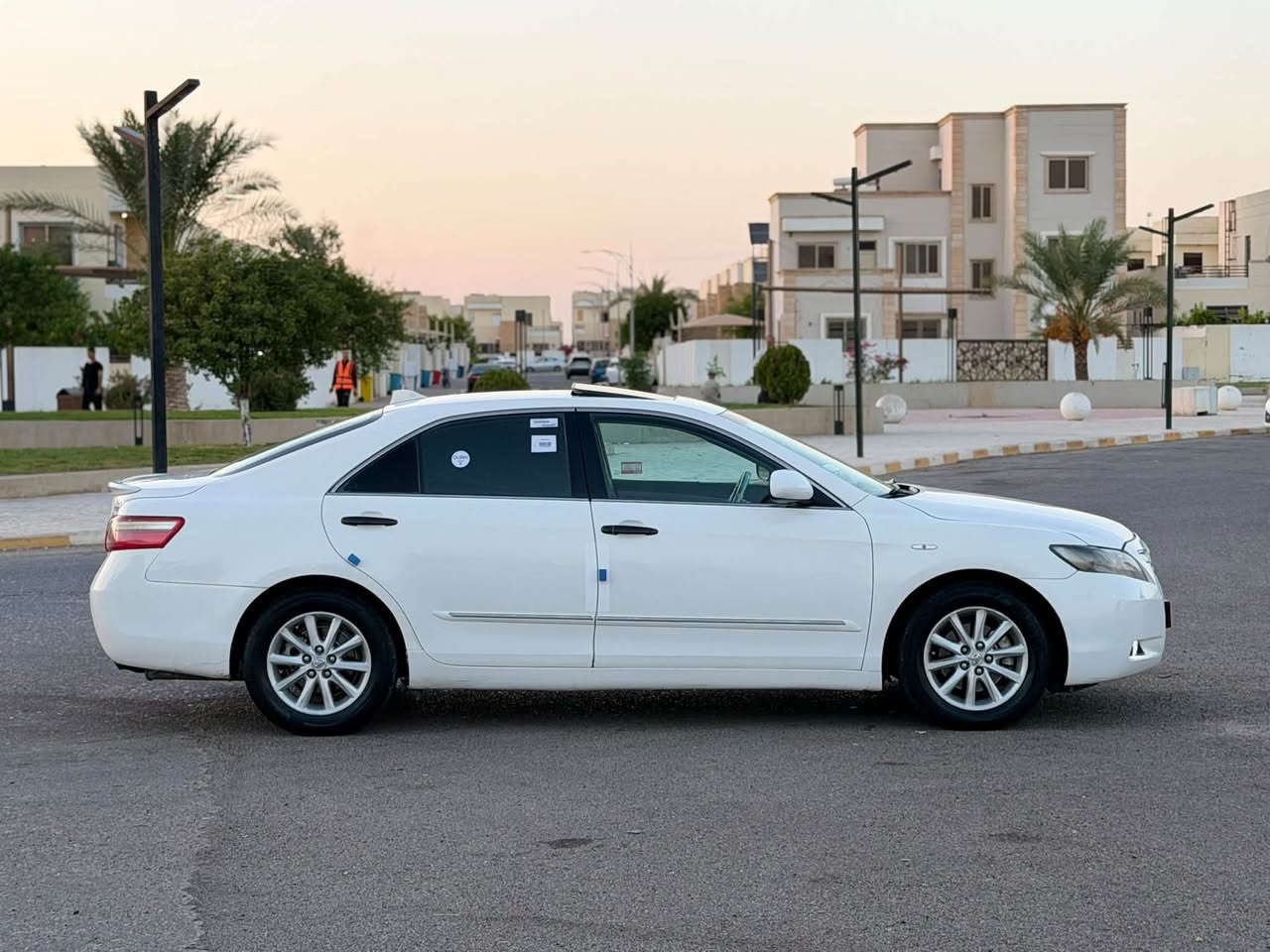 "يالله السلام عليكم....
نقد فقط اعتذر ع الاقساط والوعده والمرواس 
بسعر مناسب 99$ وبيها مجال بسيط تيوتا كامري وارد خليجي الموديل 2007 الون ابيض ثلجي مكينه 2400VVTشرط لاصرف لاصوت لابخار كير بدون فتح بدون اي عيب مكانين صبغ كارت 
 بدون اي دواخل والباقي مكفول سياره جديده واحلا من الصور مواصفات GLXفول 1-1
داخل عسلي 
كشن كهرباء
قطعتين تبريد 
ارضيه جلد 
صااج ملكي 
تحكم ستيرن جهتين 
مثبت سرعه 
اواكس 
4دسك 
برده خلفيه 
حساس امامي خلفي
اشاره بالمري
ويل كب كروم 
اي بي اس 
شاشه ايباد 
كامره خلفيه 
كير/محرك/صدر/تخم تاير/تخم ويل كب/تبريد/تدفئه/كهربائيات/باتري/دوشمه/منضومه زنون -كله جديد وبالشرط 
رقم سليمانيه (21)انكليزي الجديد سنويه جديده شرط التحويل والغرامات عنوان السياره صلاح الدين-تكريت الخاص مغلق للاستفسار:*********** -***********
