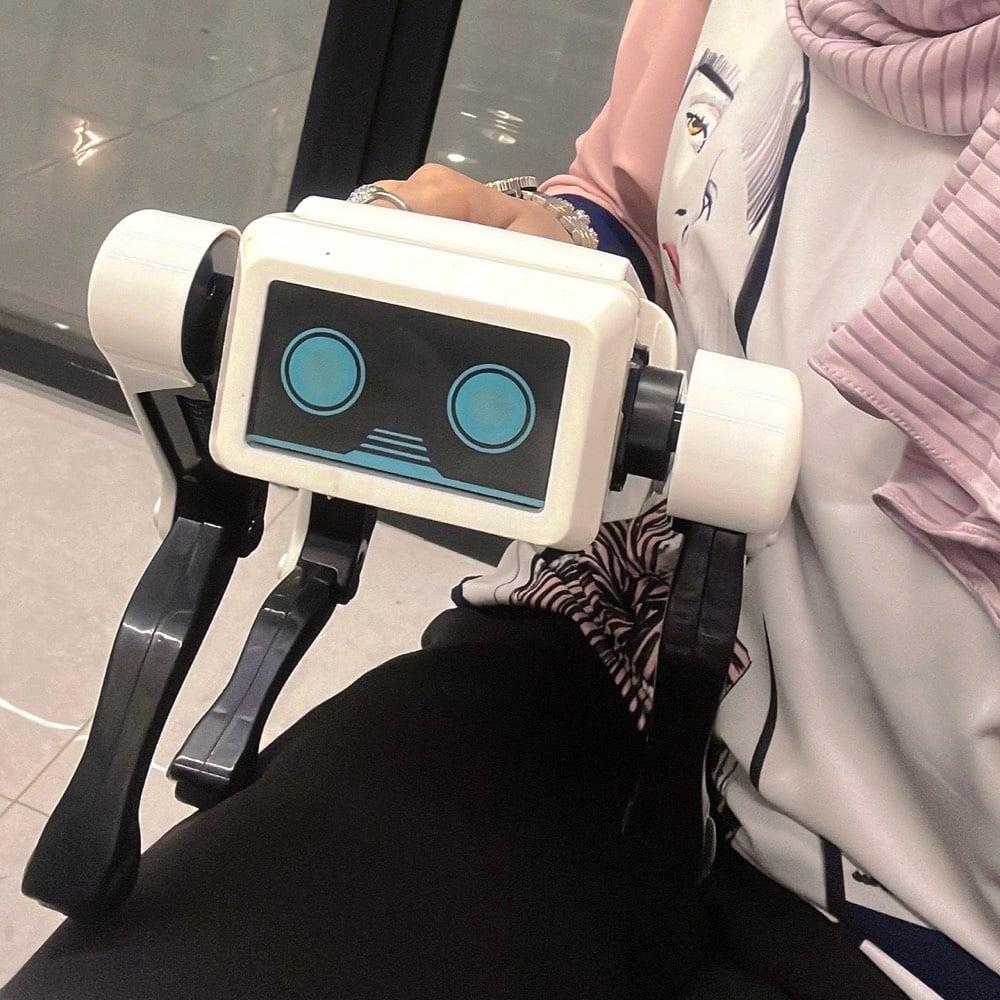 السعر 50,000 
التوصيل 3000 بغداد 5000 المحافظات الاخرى 
🤖 روبوت الكلب الذكي AI
مرح تفاعلي بلا حدود!

تحكم عن بُعد 2.4GHz مع أوامر صوتية لتنفيذ الحركات بكل سهولة 🎮🗣️
يمشي، يلتف، يجلس، يرقص ويقدّم حركات استعراضية ممتعة 🕺
موسيقى وإضاءة تضيف جو من الحماس ✨🎶
بطارية قابلة لإعادة الشحن للعب أطول 🔋

🎁 خيار مثالي للأطفال 8+
لعبة ذكية تجمع المرح والتفاعل
