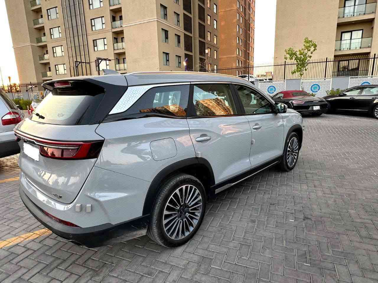 S09 2.0L LUXURY سوئیست
للتواصل على الرقم *********** بيه واتساب 

الموديل : 2026    ،    العداد: 4050 كيلو متر 
الرقم : بغداد ، خصوصي 
حالة السيارة : كلين تايتل 
المحرك : 4 سلندر  2.0L تيربو 254 حصان
الركاب : 3 صفوف مقاعد و 7 ركاب

المواصفات:
- إطارات قياس 20 إنش
- فتحة سقف بانوراما
- شاشة عرض ترفيهية قياس 15.6 انش
- شاشة عدادات رقمية قياس 10.25 انش
- كاميرات محيطية 540 درجة
- رادار تفاعلي
- نظام تحذير مغادرة المسار
- نظام الكبح التلقائي في حالة الطوارئ
- نظام القيادة شبه الذاتية
- نظام مراقبة النقطة العمياء
- نظام التحكم بنزول المنحدرات
- حساسات أمامية و خلفية 
- نظام التحذير من التصادم الأمامي والخلفي
- نظام الفرامل الأوتوماتيكي Autohold
- نظام ابل كار بلاي واندرويد أوتو لاسلكي
- نظام صوتي متطور 8 سماعات من Sony
- بلوتوث / هاتف السيارة
- مقعد السائق والراكب كهربائي
- مقاعد السائق والراكب تدفئة + تبريد 
- إنارة محيطية + إنارة ترحيبية
- عتبات الأبواب مضيئة
- الأضواء الأمامية والخلفية أوتوماتيكية ليد (LED)
- المرايا الجانبية قابلة للطي كهربائياً.
