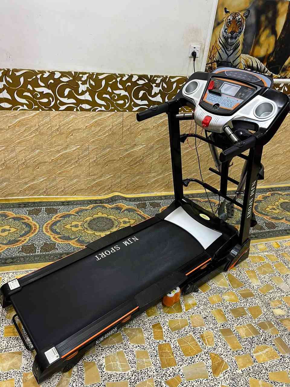 جهاز جري جبلي دبل ماطور جداا نظيف حديث  شاشه لمس تحكمات لمس سرعه عاليه16.8 نظيف يحتوي على اكواب عدد2 وستاند موبايل بي شاشه تعد رقت سعرات حراريه قياس نبضات القلب مسافه مقطوعه مفتاح امان بي رجاج تكسير شحوم وبي شناو بطن بي اواكس بلوتوث شاحن موبايل وحاسبه جهاز يطبك ومياخذ مساحه يحمل 140 كيلو سرعه عاليه سعره 280 الف بغداد يوجد توصيل محافظات ***********
