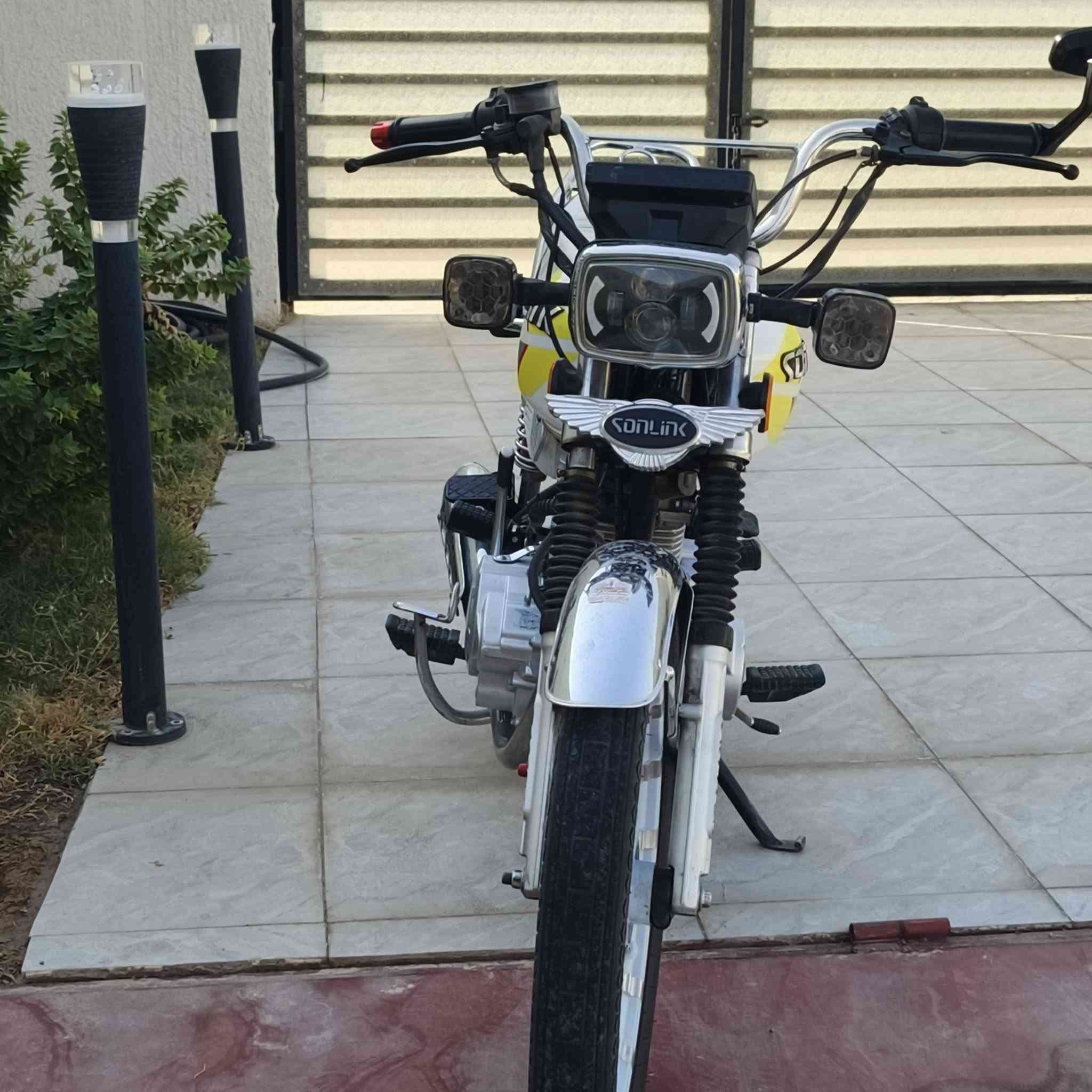 دراجه سلونك سيفان
5كير 
سلف 
محرك200cc
موديل 2025
كفاله عامه 
اوراق كامله 
*********** السعر 750
