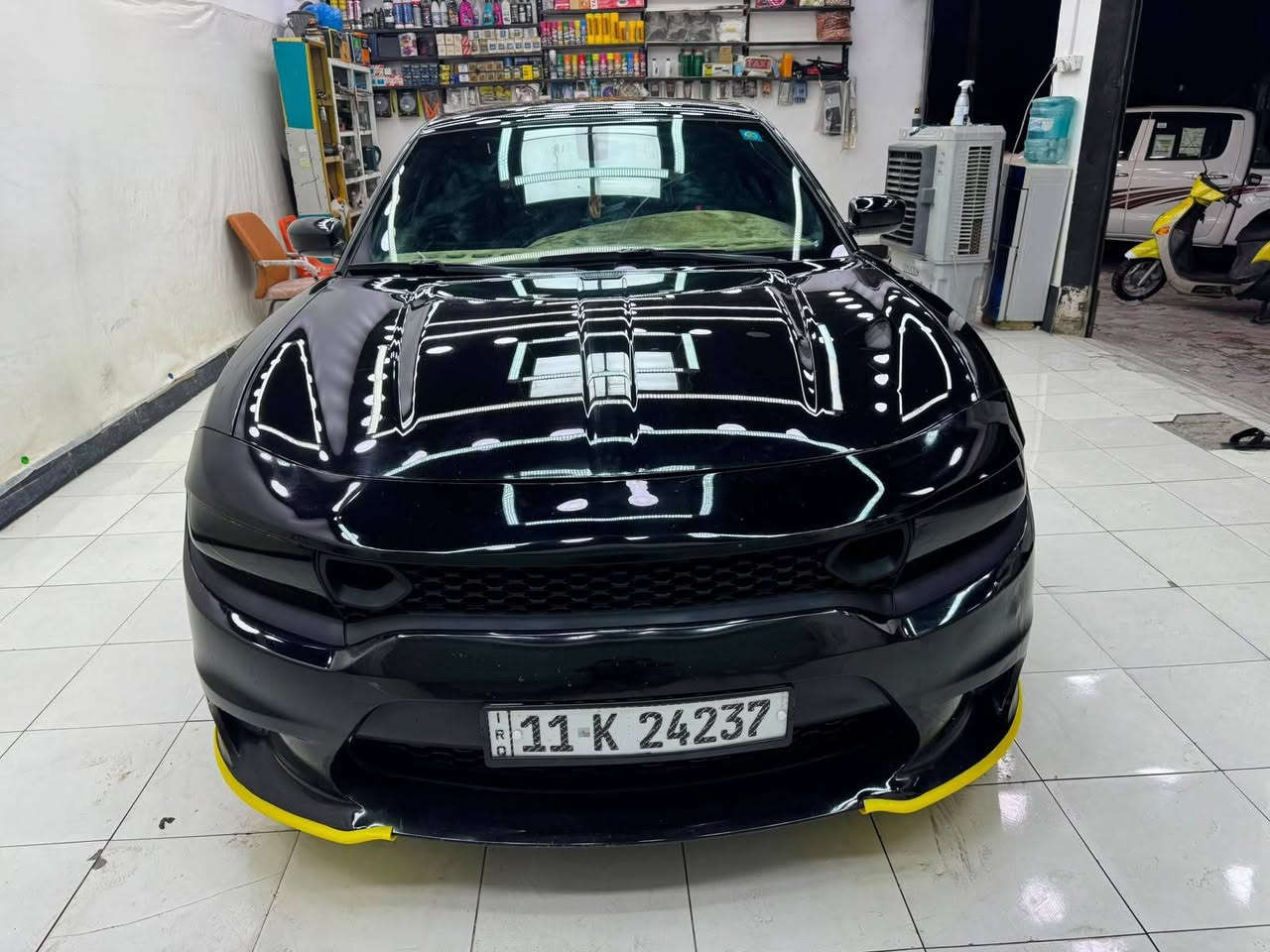 السلام عليكم
تشاجر sxt  2018
سيارة كفاله عامه لا ضربه ولا تبديل 
فقط بارد كد شبر بالجاملغ الامامي 
حادثها سرقه كشنات 
رقم بغداد جاهزه ما تذب ربع عليها 
بأسمي مداور ثاني يوم 
السعر 205 مع مجال بسيط
مكاني ناصريه مركز 
***********
