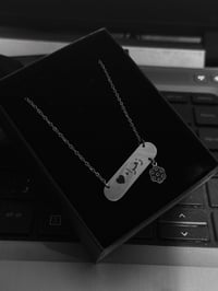 ✨ حفر ليزر حسب الطلب ✨ نحفر الاسم والعبارة اللي تختارها بكل حب ودقة ❤️...