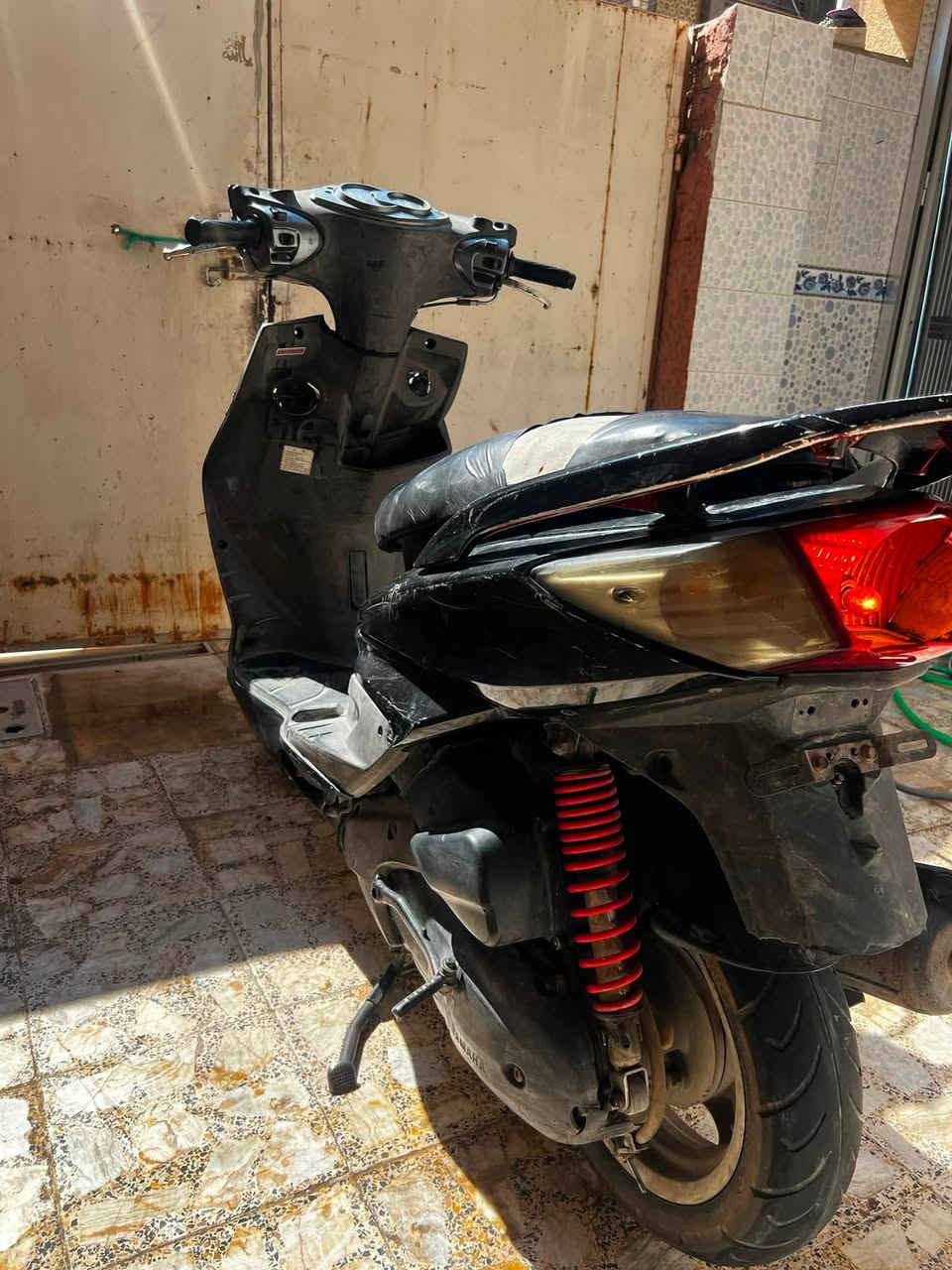 سكنس فحل كابريتر كلشي شغل  بيهة عوزهة بس كفر امامي سعر ٤٠٠ وبيهة مجال رفم تلفون ***********
