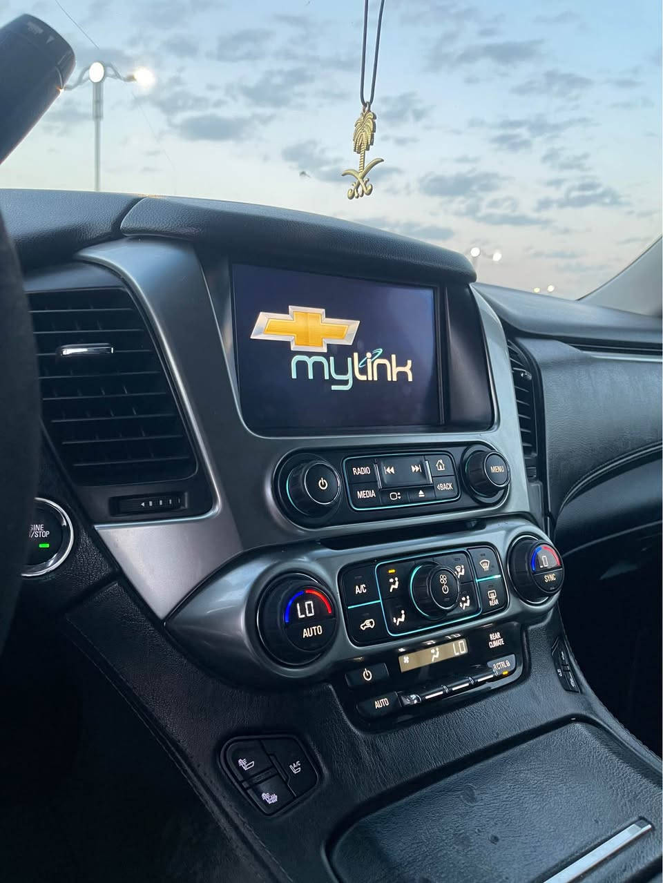 Taho 2015 LTZ qapat muasafat
*********** السليمانية, العراق

نص مكتوب في الصور:
- *********** تاهۆ ٢٠١٥ قەپات مواسەفات LTZ
- تاهۆ ٢٠١٥
- رەنگی عەنەبی
- كوشن سارد و گەرم
- كوشنی دواوەش هیتەرە
- هەر ٣ ريز كوشن كارەبا
- راداری ئاوێنە
- رادار خەتی جادە
- رادەری پیشەوە
- راداری دواوە
- كامێرە
- سكلیْتەر كارەبای
- بیلاد جام رەش
- كوشن خەزن
- سلاید ئاوێنە كارەبای
- سنوقی جەگە
- تەبرید ساردو گەرم بەشەرت
- دەبڵ ئەكسلە و ئە‌شگریت بە تاك ئە‌كسل و ئە‌وتوشی هە‌یە
- تایە و رۆن و هایدروگێری ی تازه گۆراوە
- زۆر زۆر بێ مەسره‌فە بەشەرت
- كۆدی بەناوی خۆمانە‌وەیە
- ئە‌شنوسم ٤ پارچە‌ی بە‌س پە‌مپە لە‌سەر كال بۆنە‌وە
- رە‌گە‌م شانسی 1GNSKCKC5FR286211
- سە‌یارەکە هی ماعره‌ز نییە سە‌عری ١٦٢گە‌ڵا و مە‌جال
- رە‌گە‌م تەلە‌فۆن
- *********** موشتەری نیت تیل مە‌كە