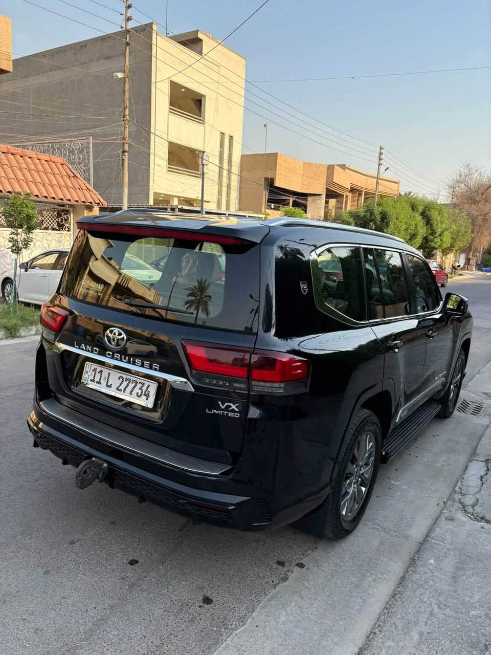 لاندكروز مميزه جدا
وكالة ساز موديل 2023 داخل احمر جلد
فئه VX Limited محرك تنفس طبيعي 4000
سياره جديده لوك ولا ملاحضه ماشيه 27 الف كيلو

مواصفات فول الفول ١/١ 
السياره تجي 5 بصمات دخول ذكي 
رادار امامي توقف ذاتي
نقطة عمياء قيادة ذاتية 
تحديد مسار كروز سرعة 
رادار استشعار الحركة الخلفية والامامية
حساسات امامي خلفي
كامرات محيطية وفحص تحت العجلات
شاشة كبيرة تدعم كار بلي
تدفئة وتبريد كشنات
كشنات كهرباء لد بالشباك الامامي اصلي 
لايتات 3 عدسات مع ترحيب عالي ناصي
لايت عالي اوتوماتيك زراكات لايت 
قفل اكسل امامي او خلفي او اثنينهم سوه
تبريد خلفي شاشة ومناخ منفصل 
تشغيل سي دي عدد 14 سماعه عدد 8 jBL 
ايرباك دكمة قفل وفتح بالابواب الامامية 
يدات ومري جانبية نيكل + كل الجام اوتو
مراية السايق ومرايات الابواب اوتو 
اوتو بارك هاند بريك دكمه .
بردة صندوق فول تحكم ستيرن واوامر صوتية 
ثلاجة وسطية شاحن لاسلكي 
6 منافذ شحن

السعر 730 ورقه للاتصاال ***********
مكاني بغداد - حي الخضراء
