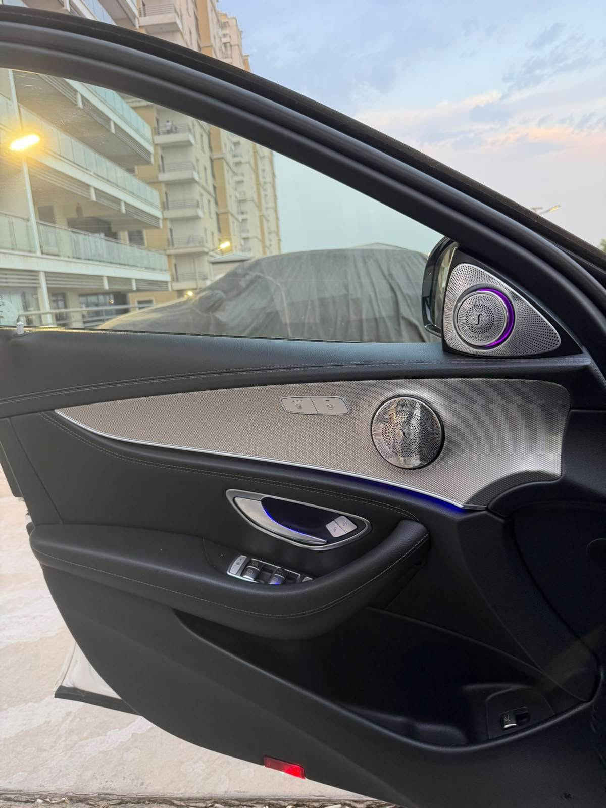 مارسدس  E200  AMG 2017

خليجي كفاله عامه

4 سلندر 2000 تيربو 

ماشية 73ميل   

كشنات تدفئة وتبريد 

بصمة تشغيل 

العداد الكتروني شاشة متصلة 

دبل ماوس

كاميرات عدد 5 

رادار مانع تصادم امامي 

حساسات أمامية خلفية 

انارة ترحيب مري 

حزمة الوان داخلية مميزة 

كشنات كهربائي 

كشنات تدفئة 

لايت LED زينون 

4 انظمة قيادة 

سستم سماعات 

نظام اوتو ستوب 

وبيها بعد مواصفات اخرى

تدفئة مرايا جانبية 

جنطة كهرباء  

بانوراما 

‎5 وضعيات قيادة 

شفتات ستيرن 

داتا شو 

فووول مواصفات اعلى مواصفات بالمارسيدس 

سياره خليجي كفاله عامه بدون صبغ  بدون صبغ 

***********

 

هزه وسنويه جديده قبل سبوع كملتها يعني تحويل ثاني بدون ميحتاج هزه

بغداد الغدير او زيونه

 السعر 240 وبيها مجال وماكو هيج سعر بالنسبه نضافتها وكلين ووفول ومواصفات بغداد, العراق

نص مكتوب في الصور:
- 6:31 م