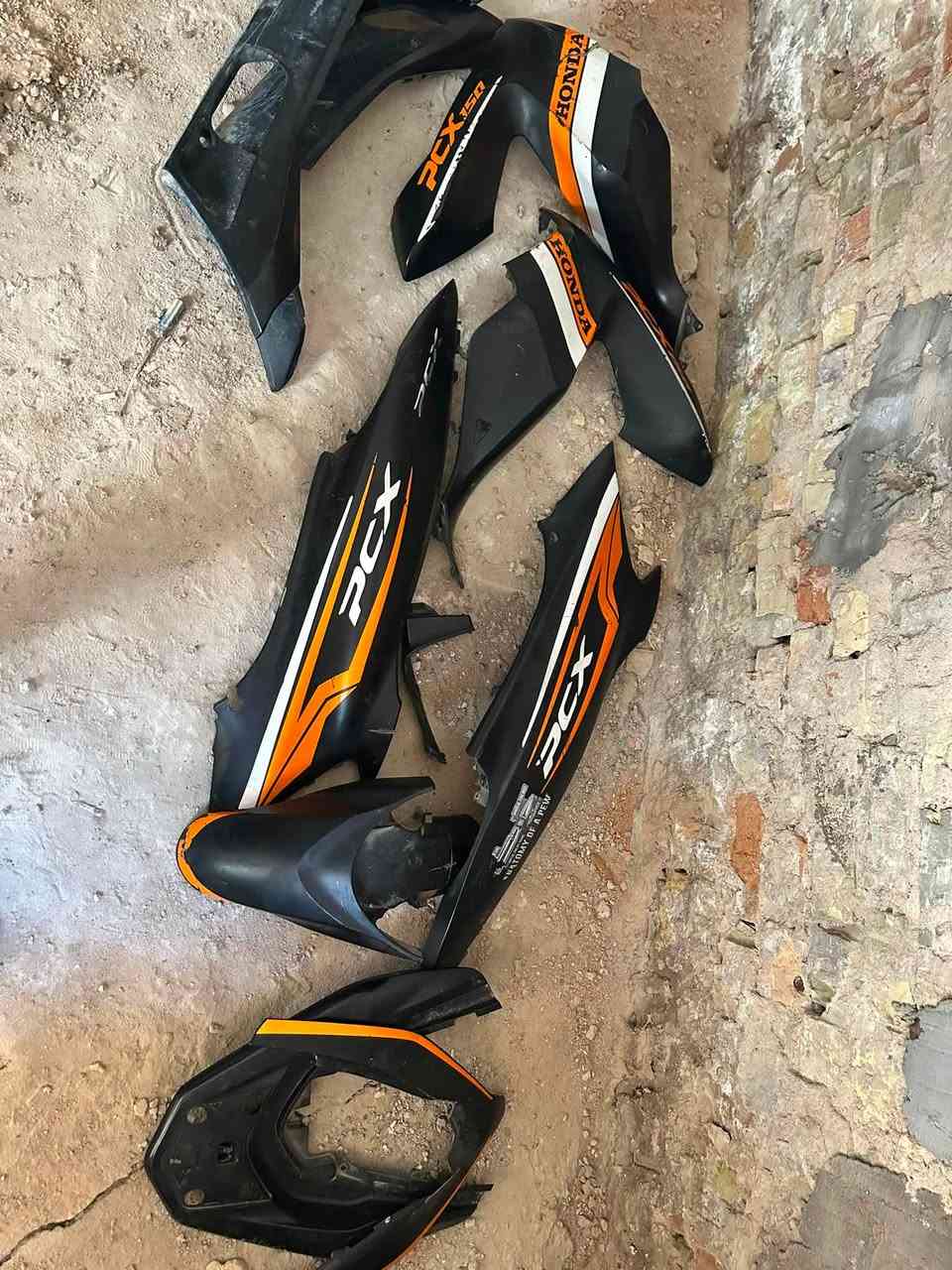 سلام عليكم
كفرات Pcx تفصيخ 
اول 
ثاني 
ثالث 
العنوان بغداد حي اور 
***********
